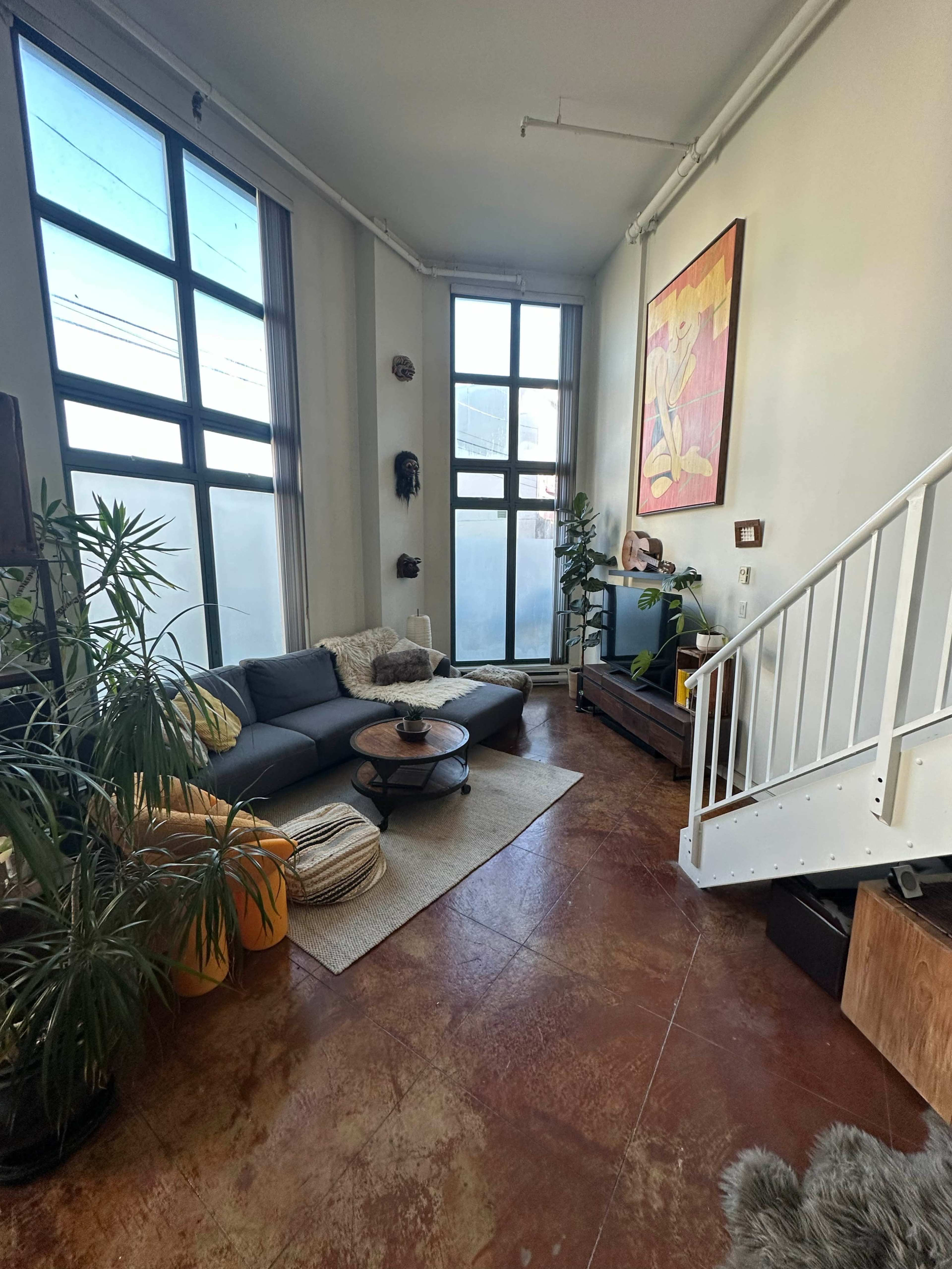 Large 16 foot ceiling windows LOFT. Image in East Vancouver, Vancouver, BC
