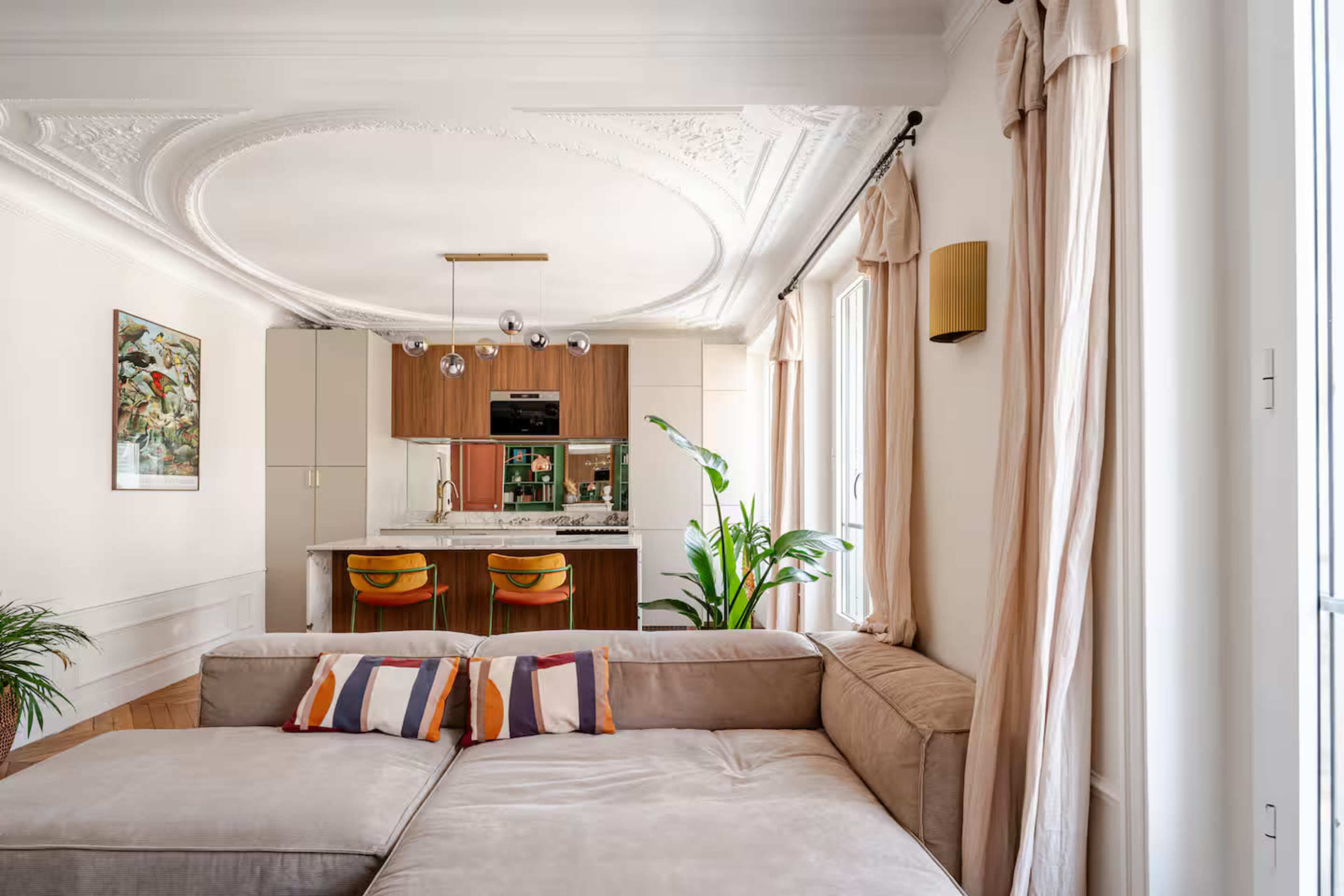 Élégant appartement haussmannien square d'Anvers Image in Rochechouart, Paris