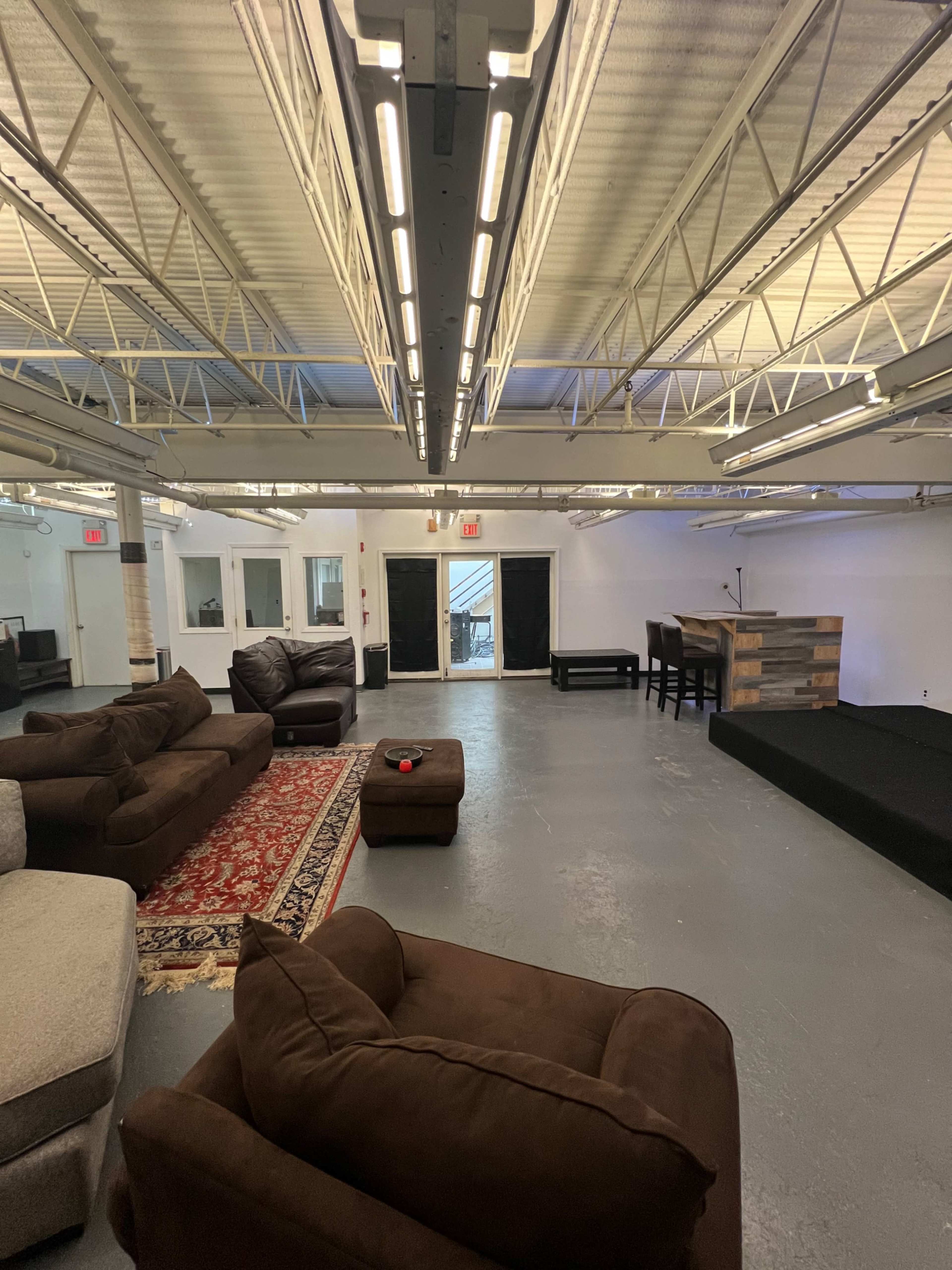 Stage Room Image in Lincoln Park, Yonkers, NY