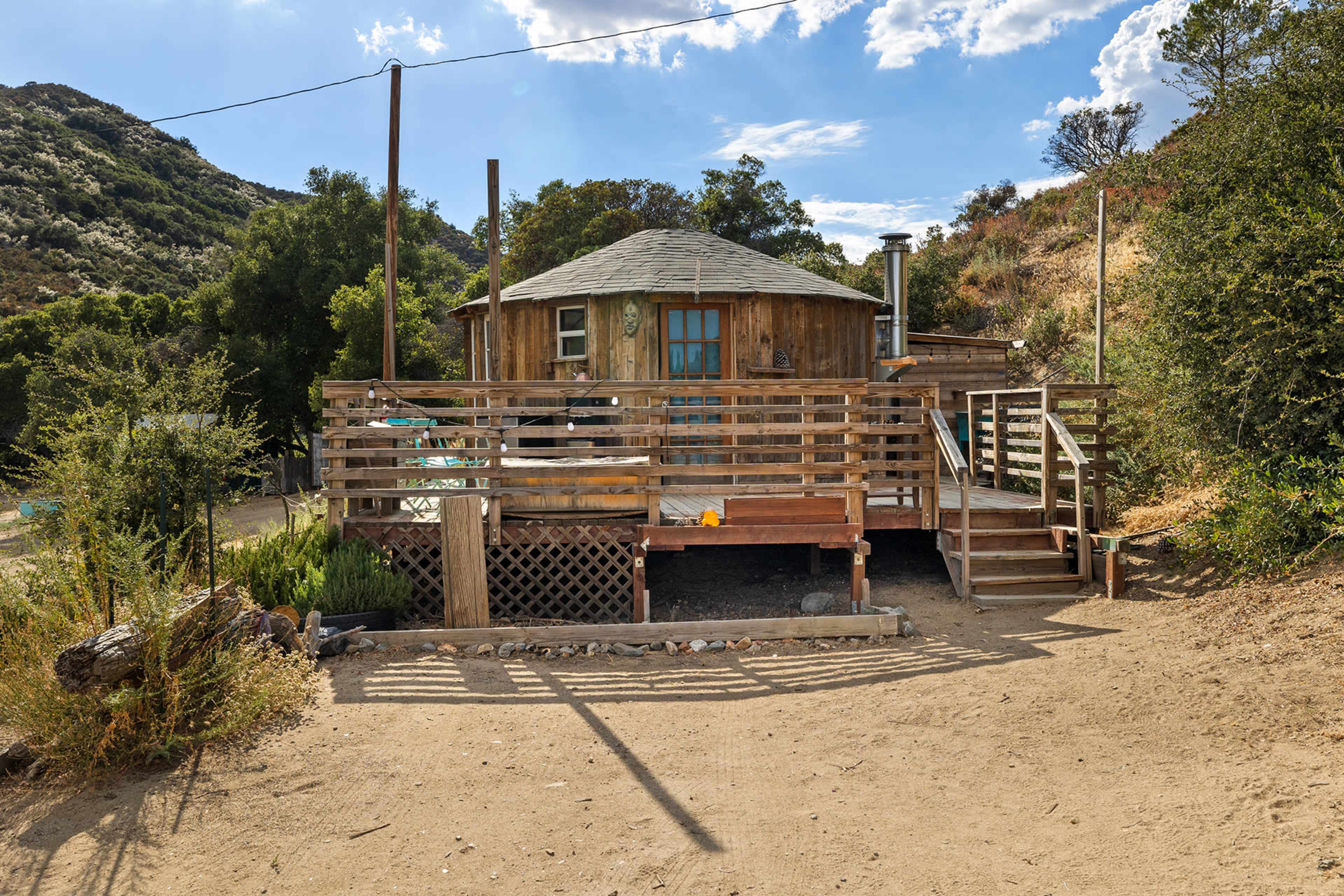 Cozy Yurt with Desert and Mountain Views Image in , Leona Valley, CA