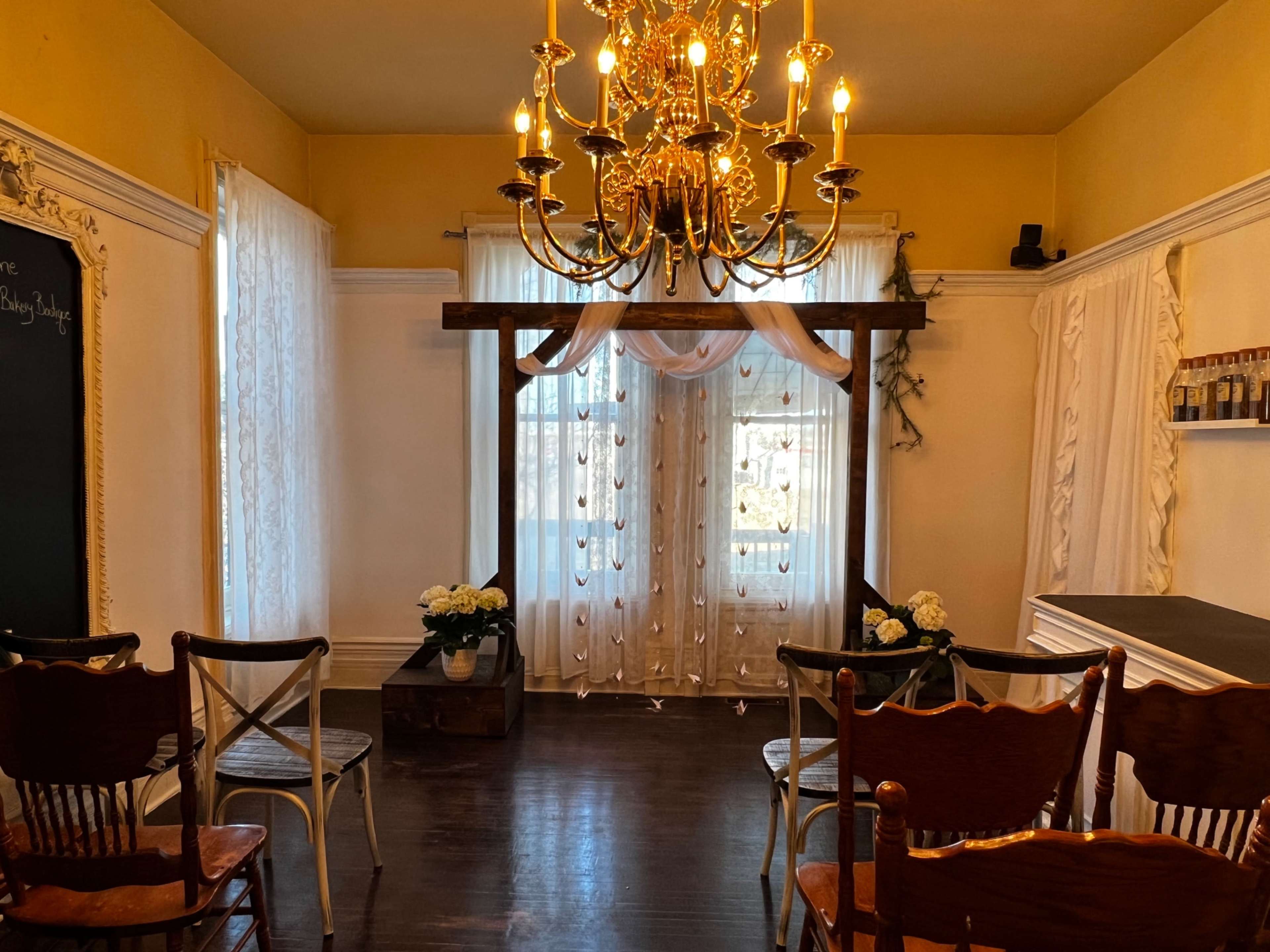Beautiful space in a historic Victorian home Image in Oro-Medonte, Oro-Medonte, ON