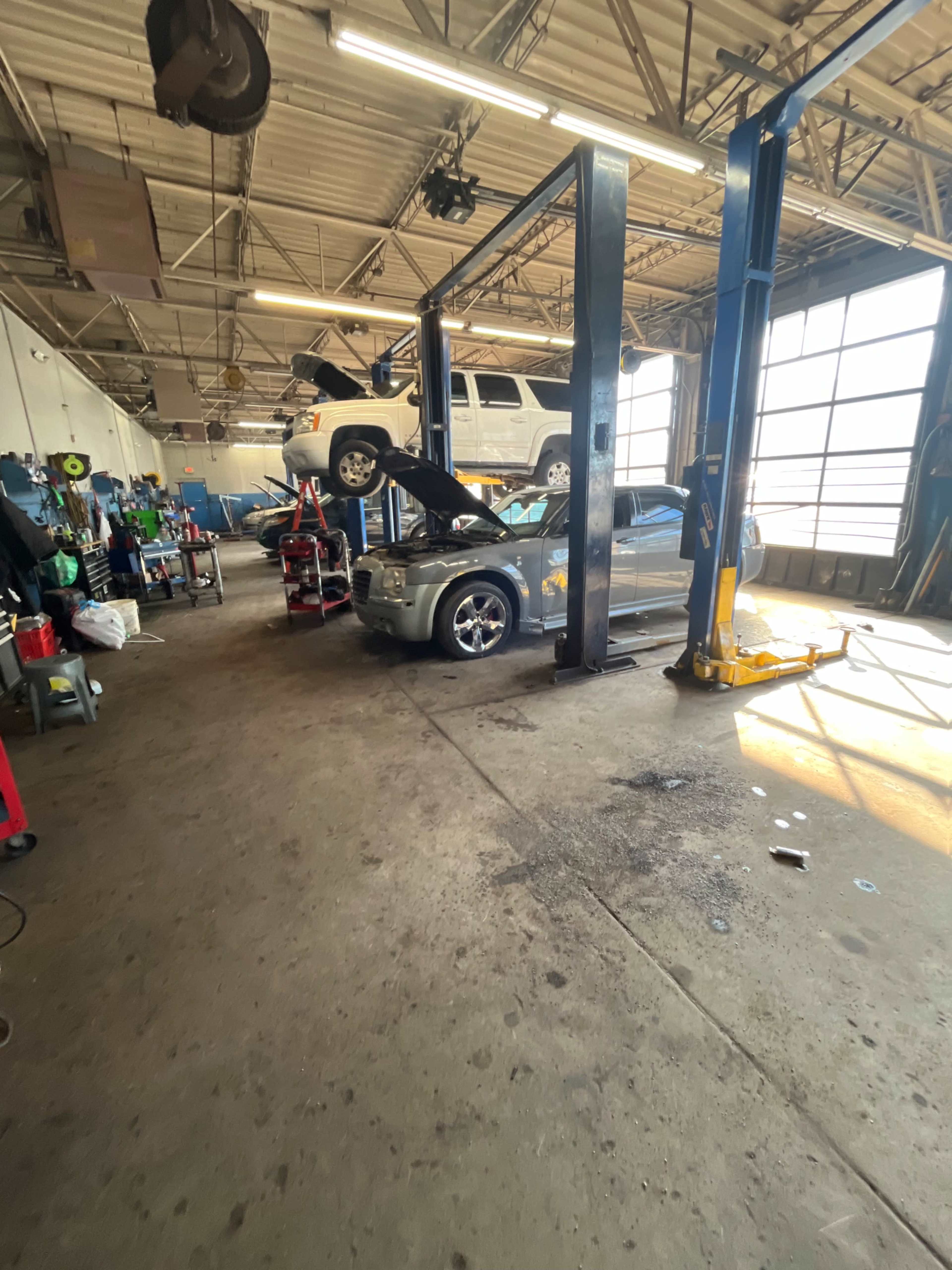 Versatile Auto Shop in South Suburbs- Large Space ** CREDITS G HERBO, VONOFF1700, Image in Thornton Township, South holland, IL
