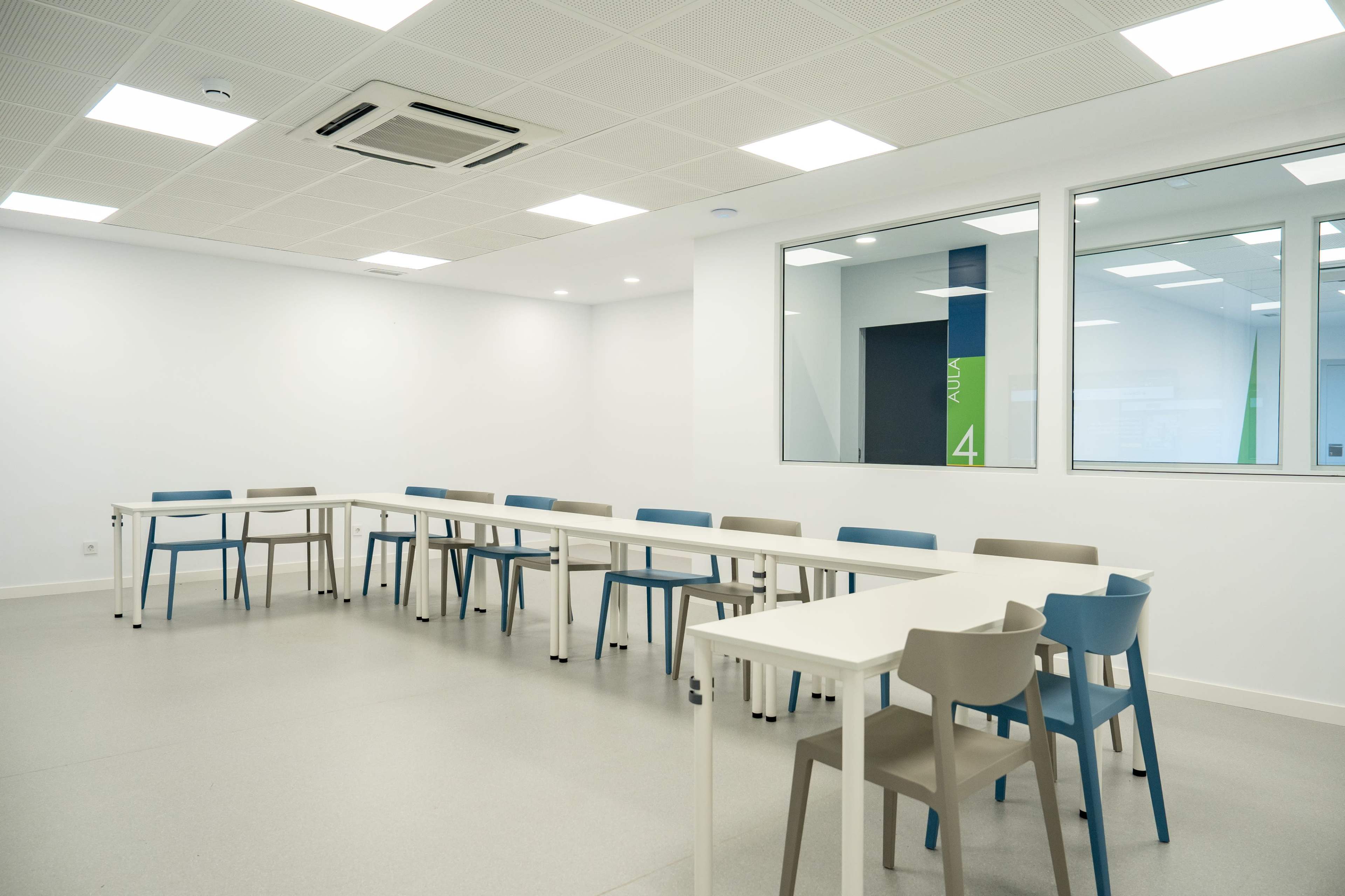 Sala de formación versátil y totalmente equipada en ubicación estratégica Image in , Sant Quirze del Vallès, B