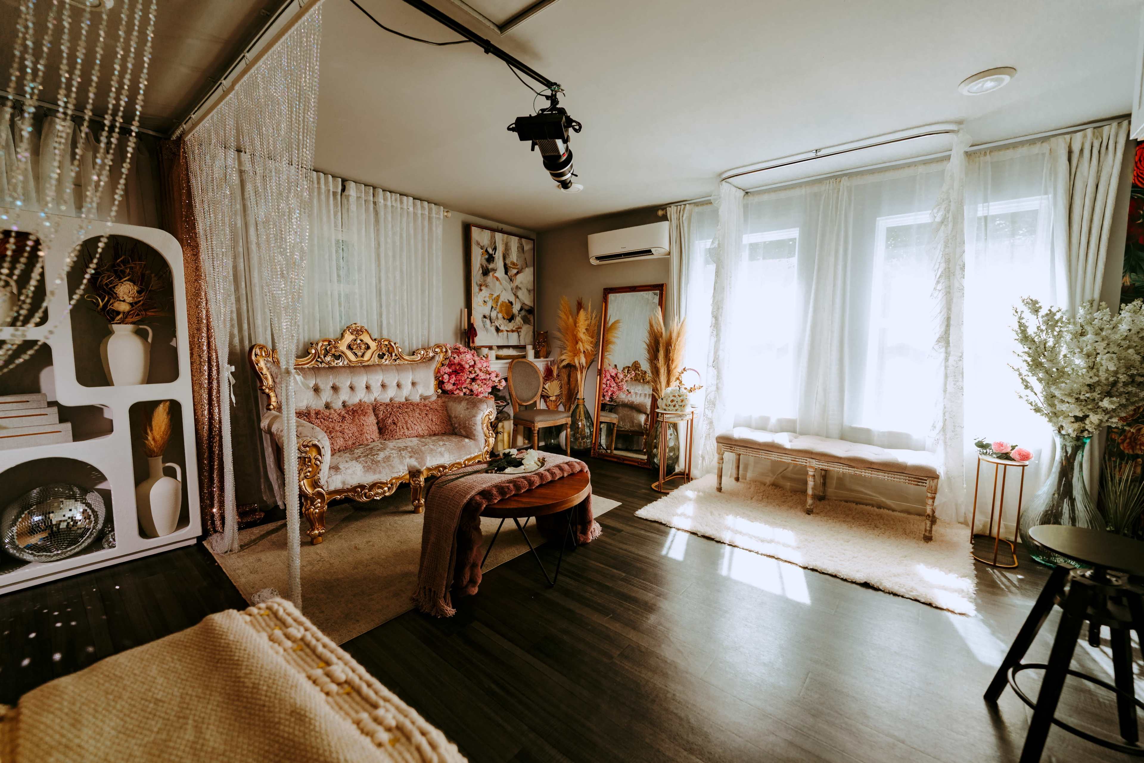 Royal Love Seat + Reading Nook + Free Lights Image in Deerfield Village, Houston, TX