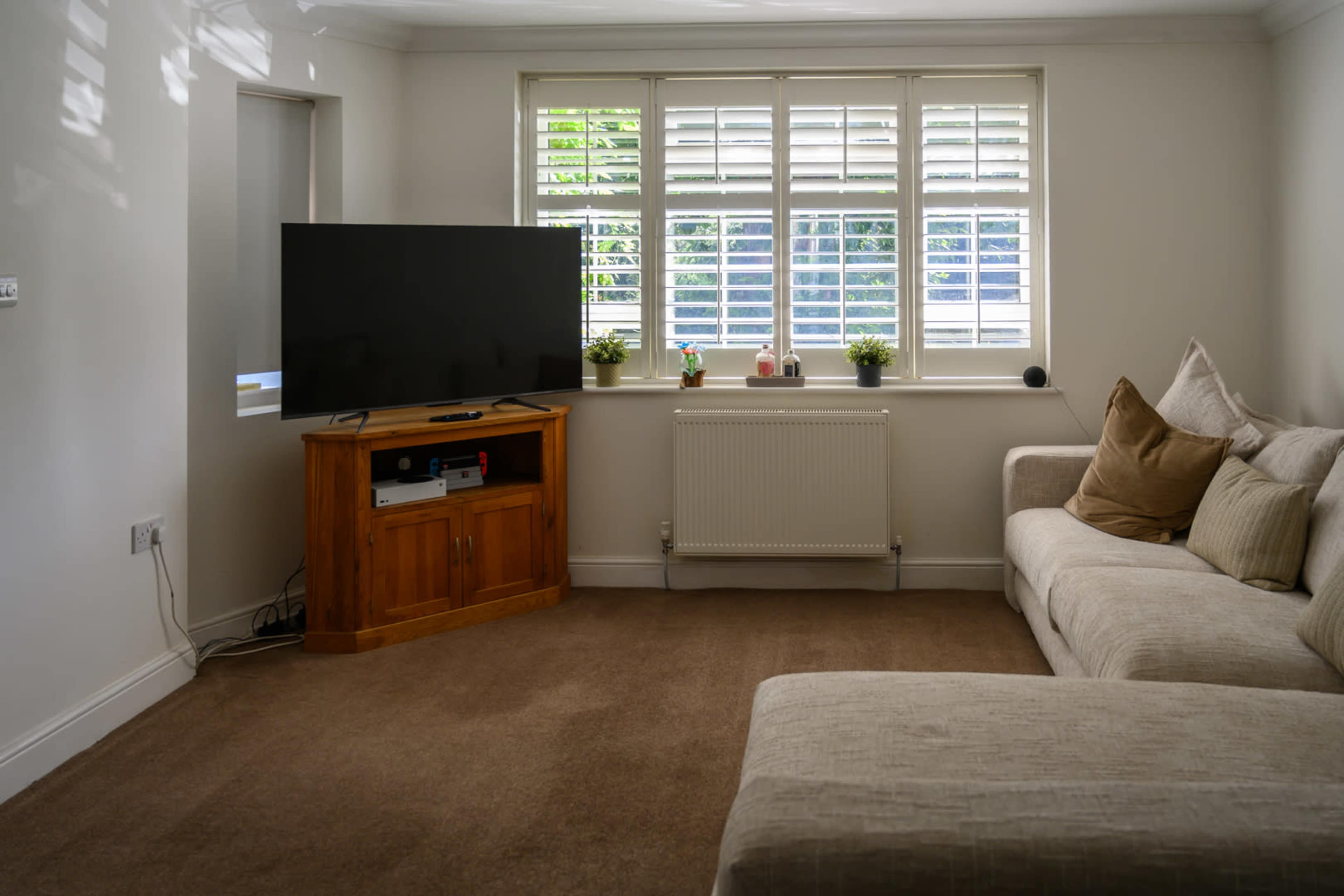 6 Bedroom Village Family Home Image in Maresfield, Maresfield, ENG