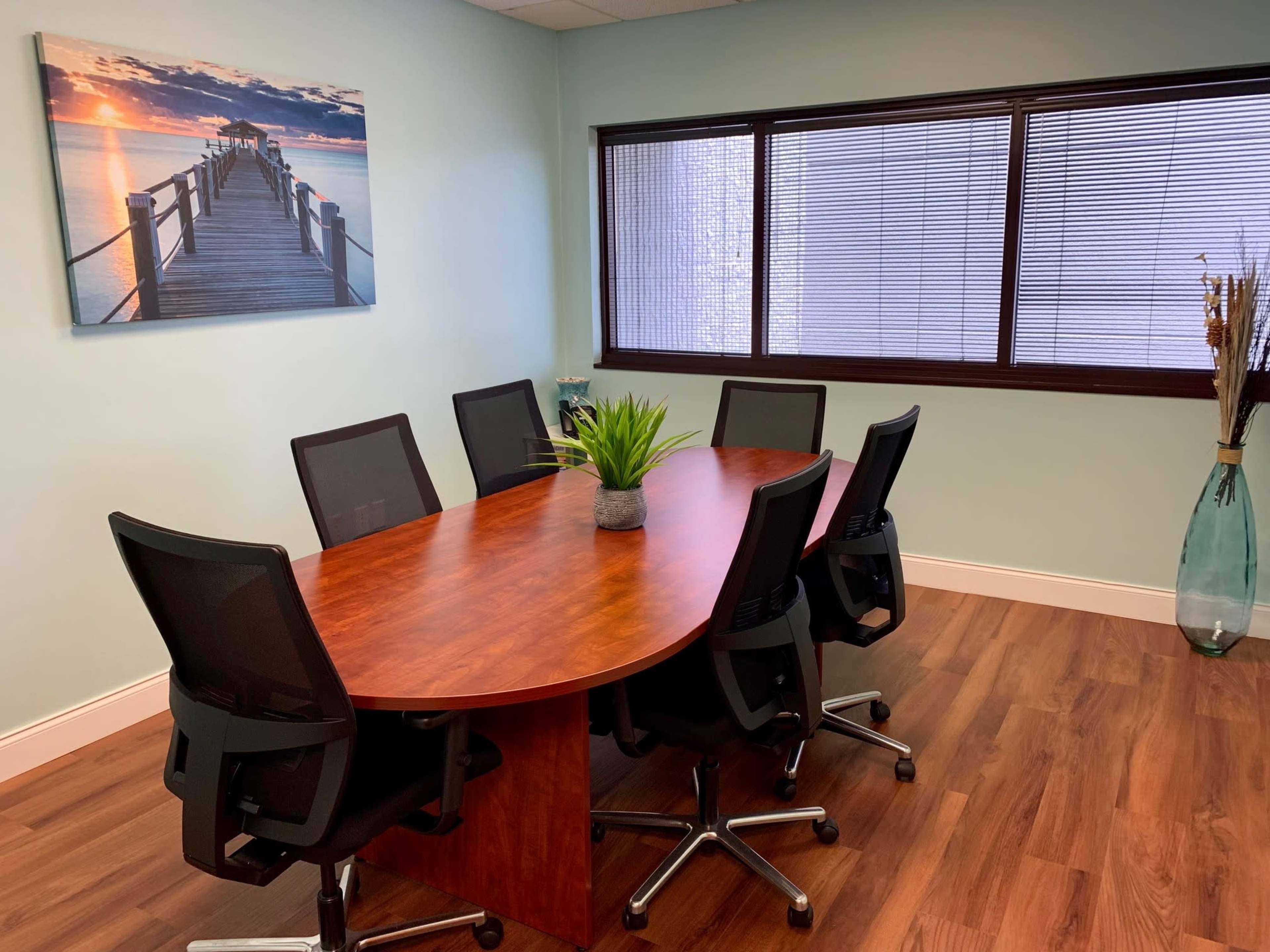Small Conference Room in Ft Lauderdale 4-6 people Image in North Fort Lauderdale, Ft Lauderdale, FL