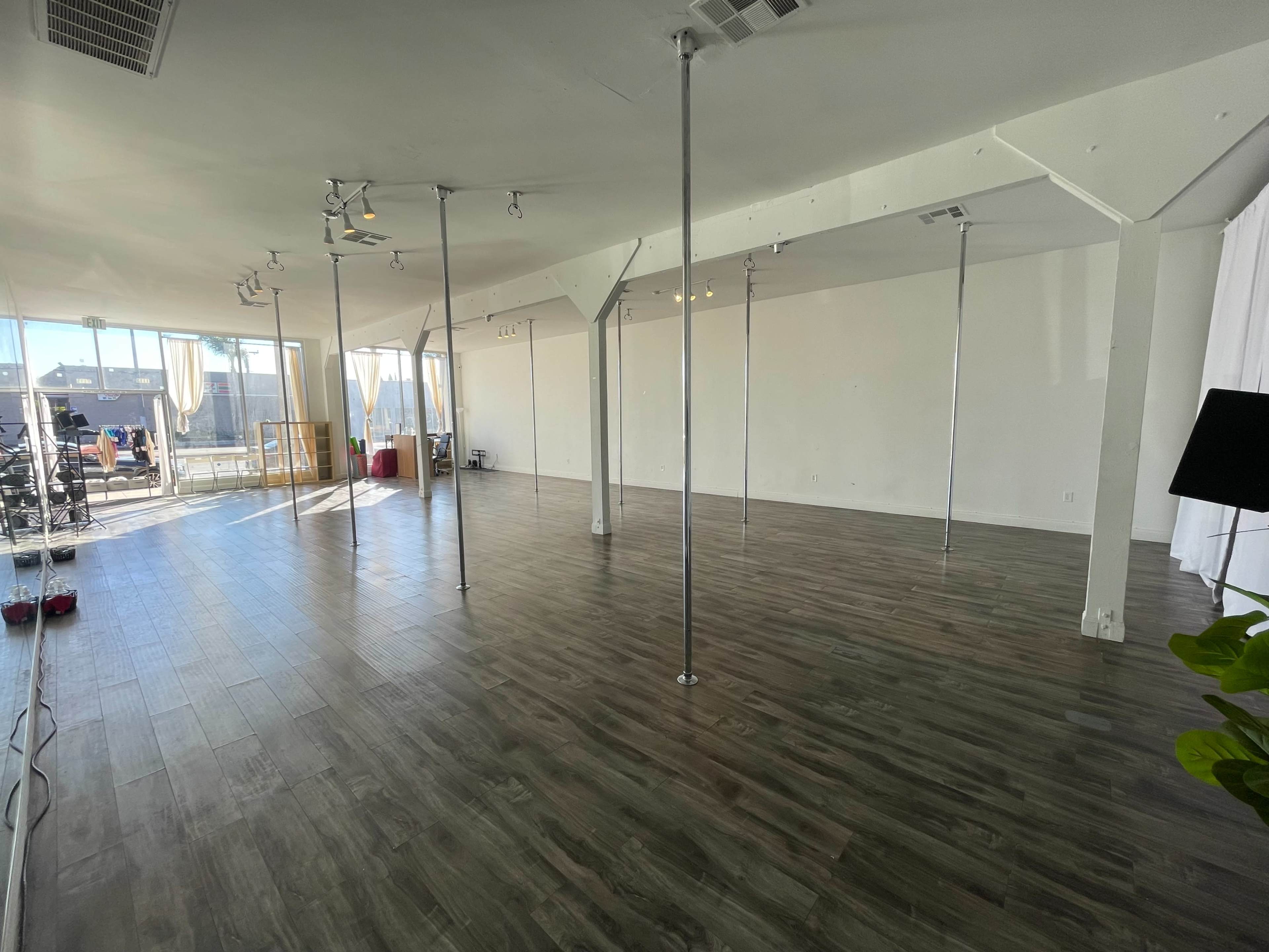 Bright Open Concept Studio with Floor-to-Ceiling Mirrors Image in Inglewood, Inglewood, CA