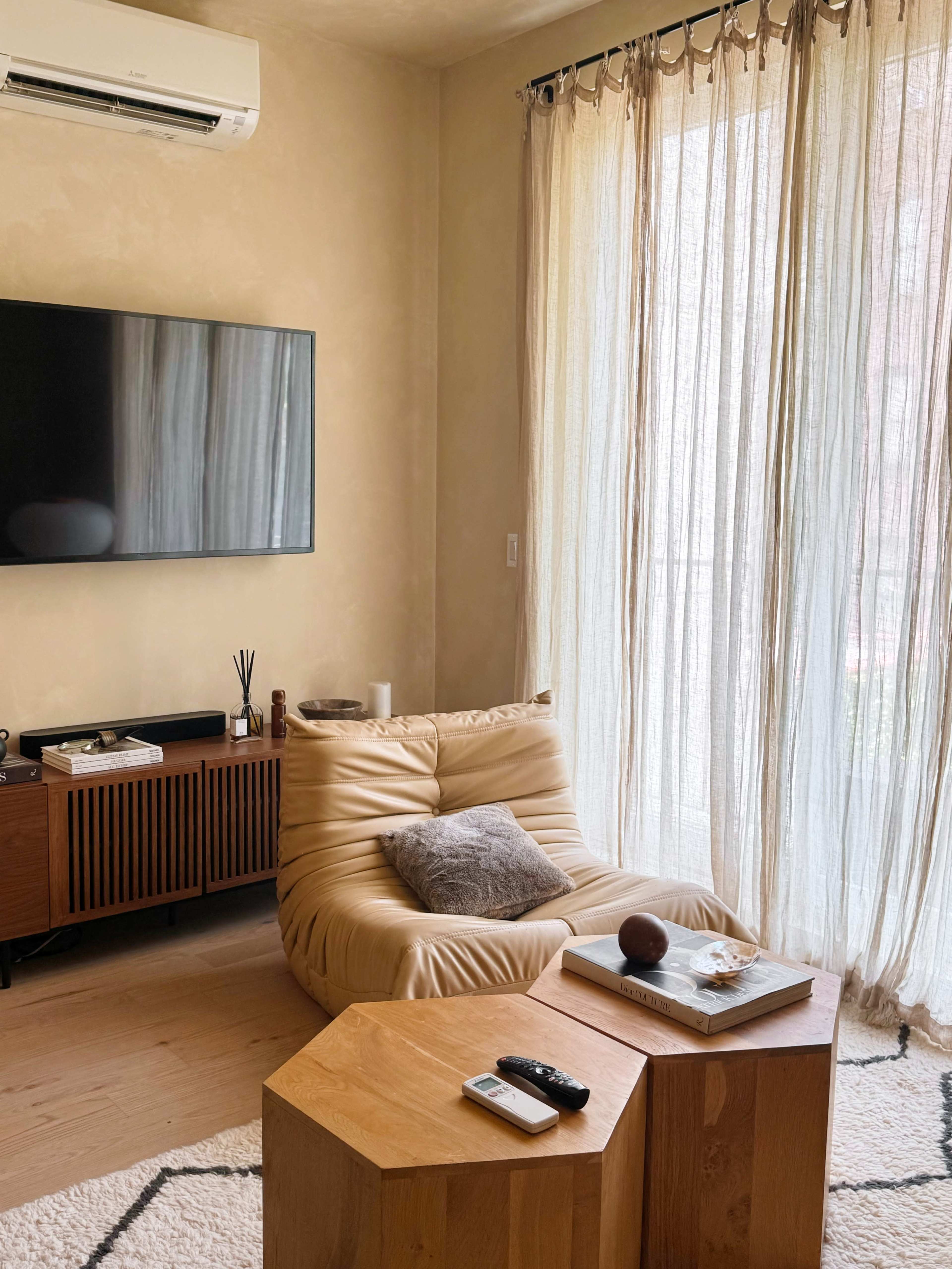 Cosy Mid Century Modern Apartment Home Image in Crown Heights, Brooklyn, NY