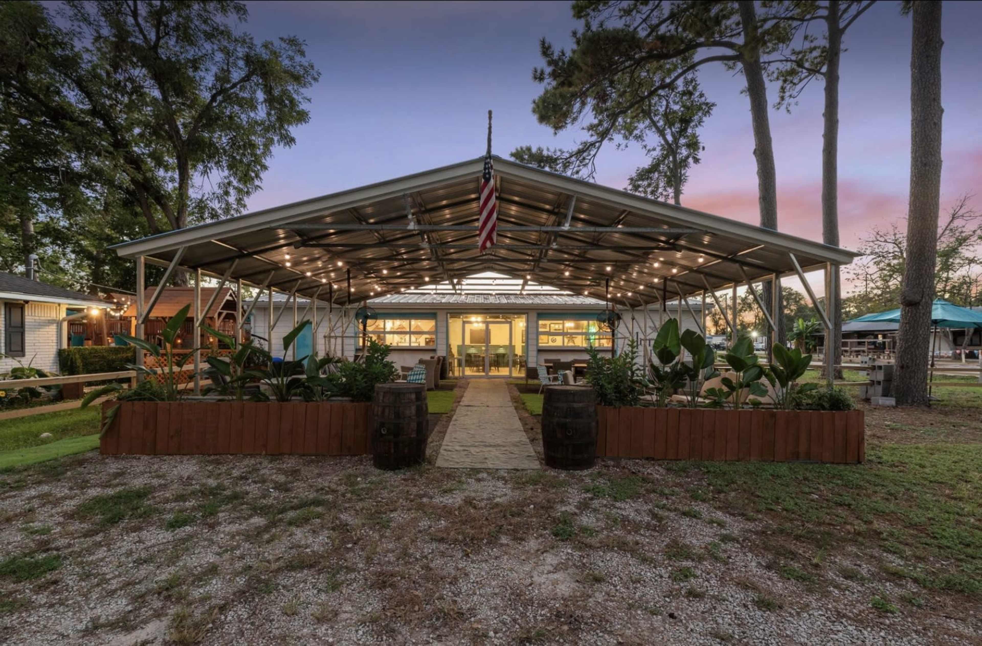 Old Town Spring Party Barn Image in Ribinson, Spring, TX