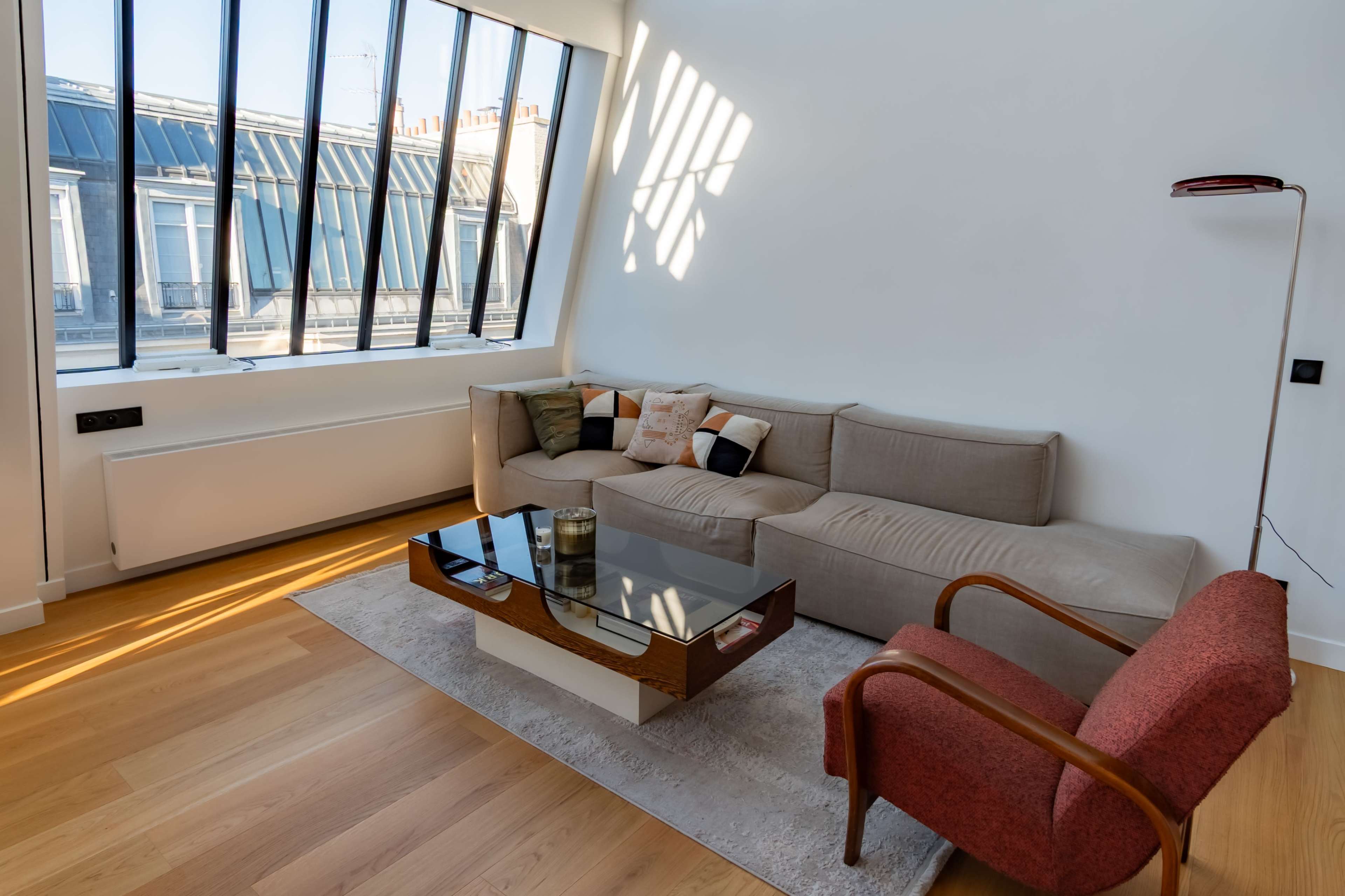 Atelier d'artiste avec vue sur la Tour Eiffel Image in Dupleix, Paris