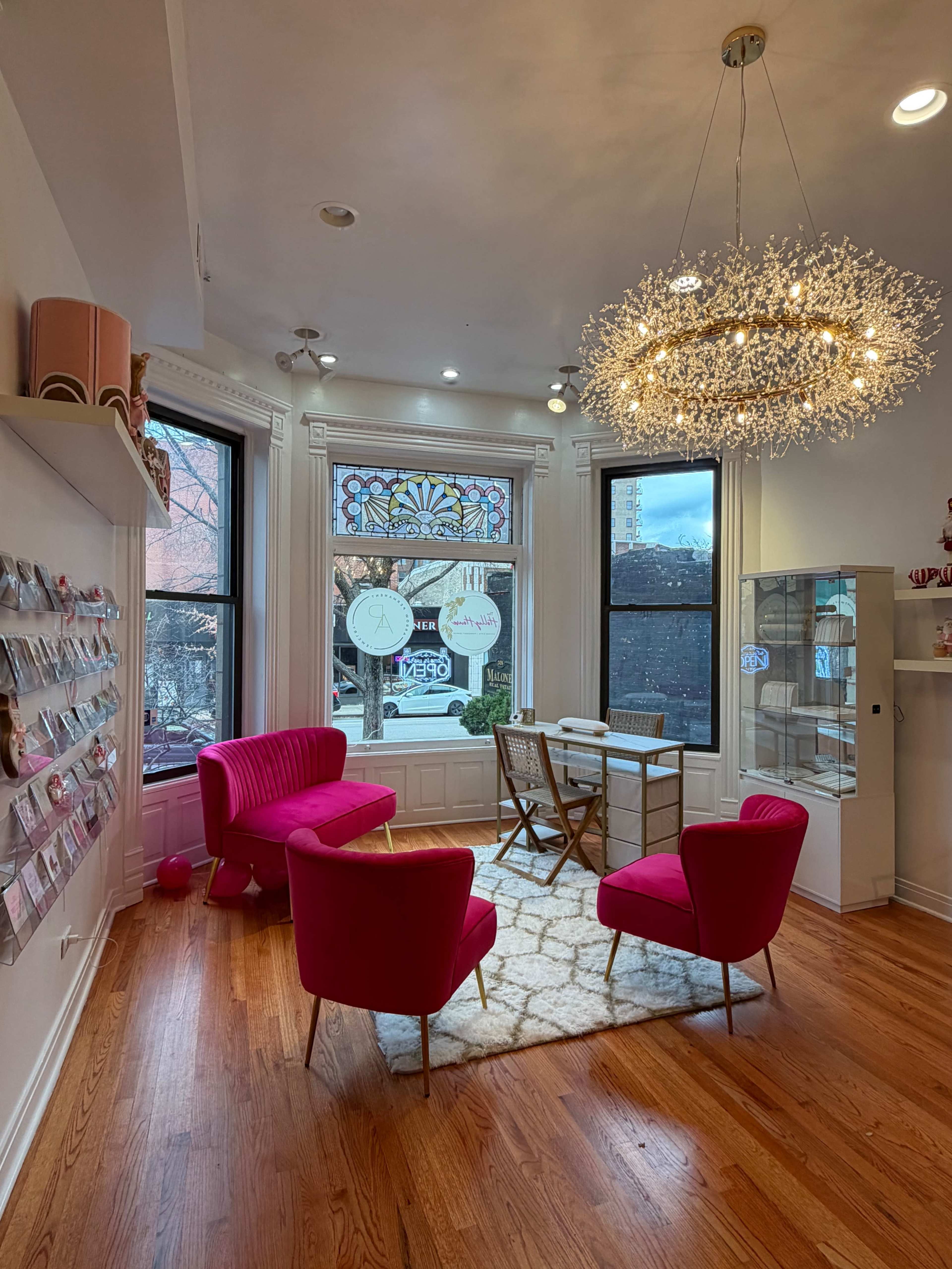 Charming Space in Lincoln Park With Lots of Sunlight and Great Empty Space! Image in Lincoln Park, Chicago, IL