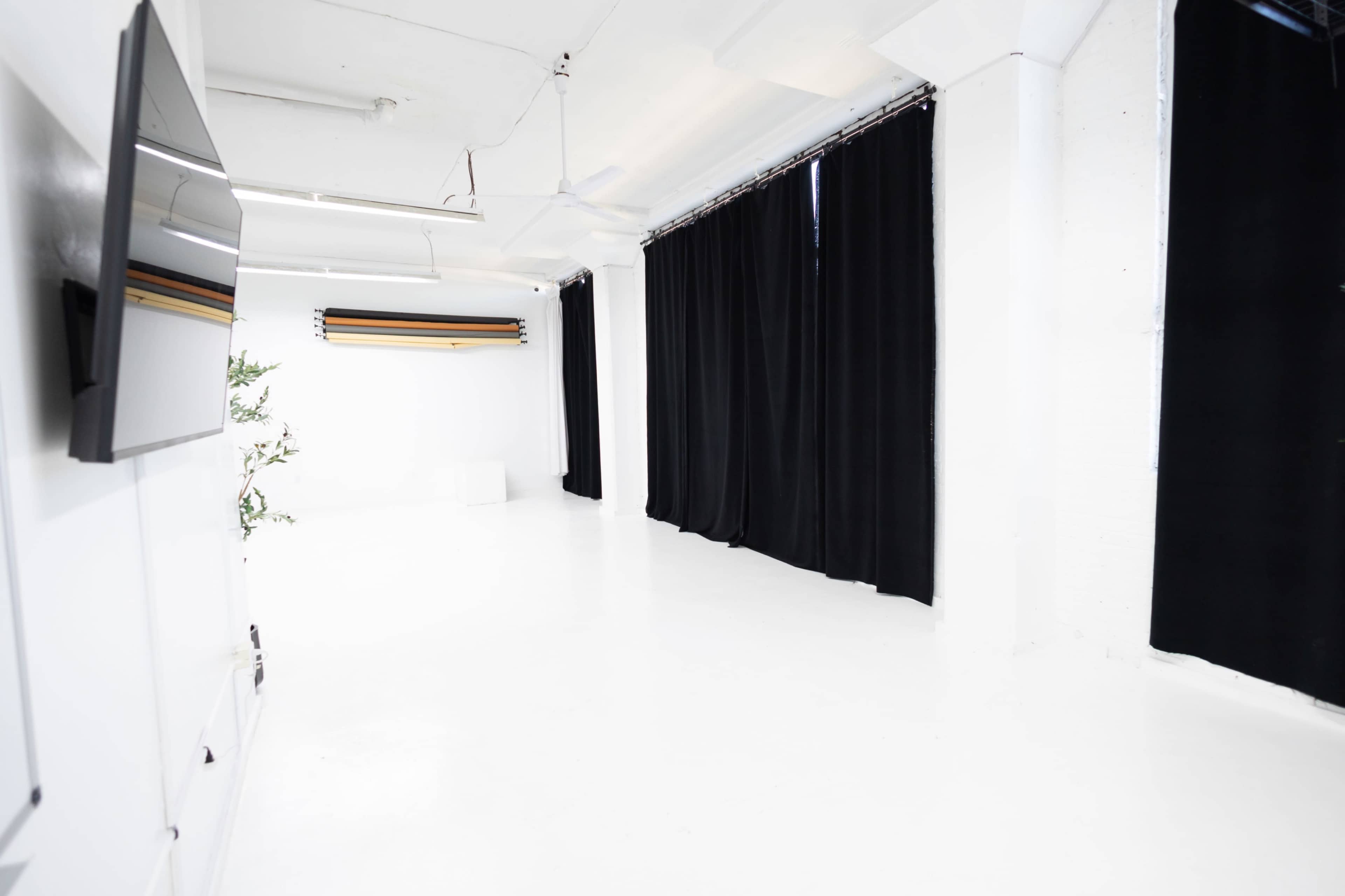 Industrial Commercial Studio with High Ceiling and Highway View Image in Northeast Philadelphia, Philadelphia, PA