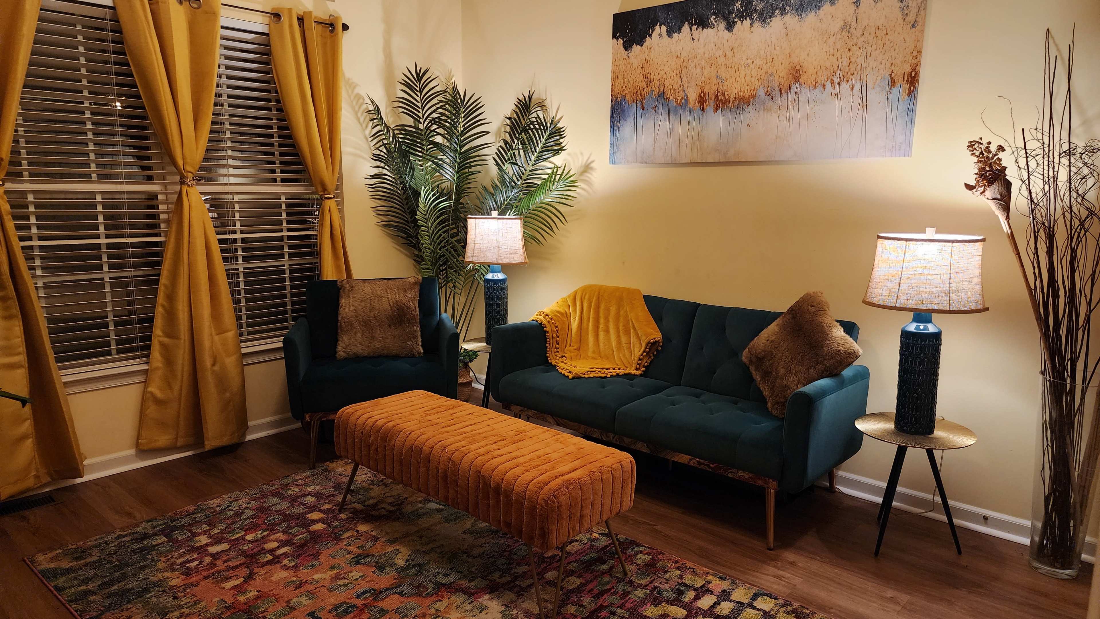 Pop of Color with Natural Light! Image in Severn, Hanover, MD