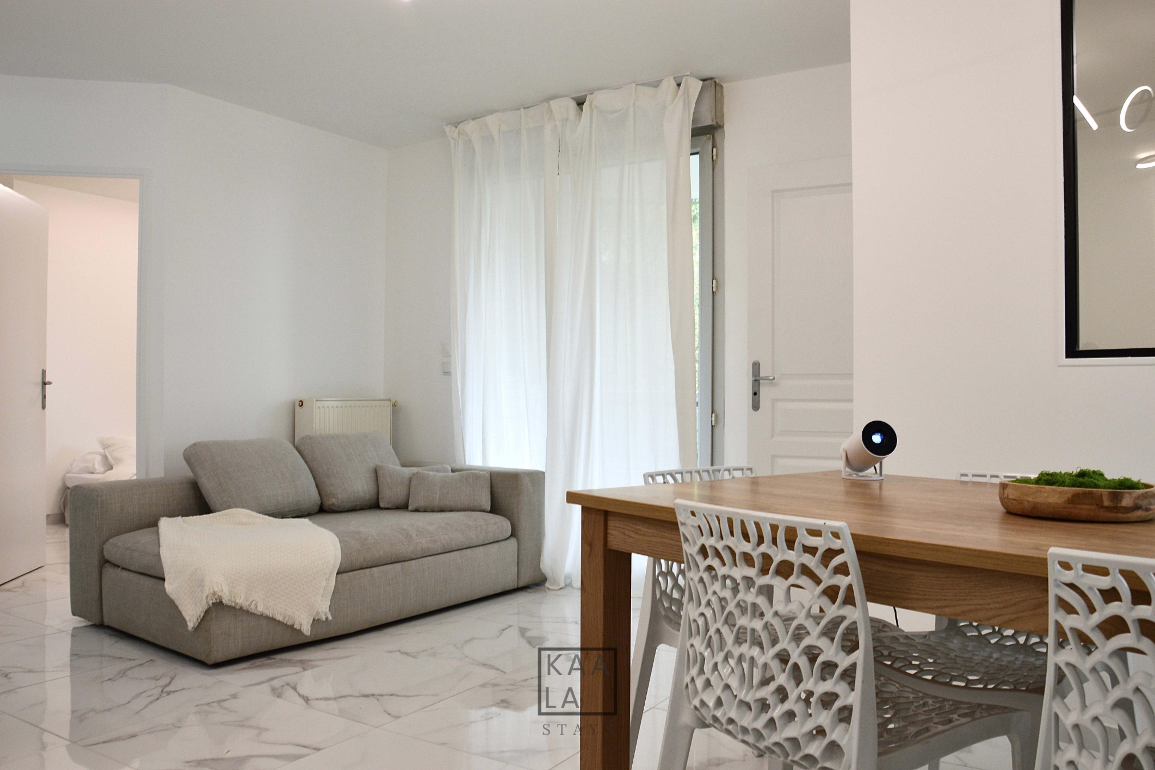 Appartement moderne en centre urbain avec vue sur le lac Image in , LOGNES, 