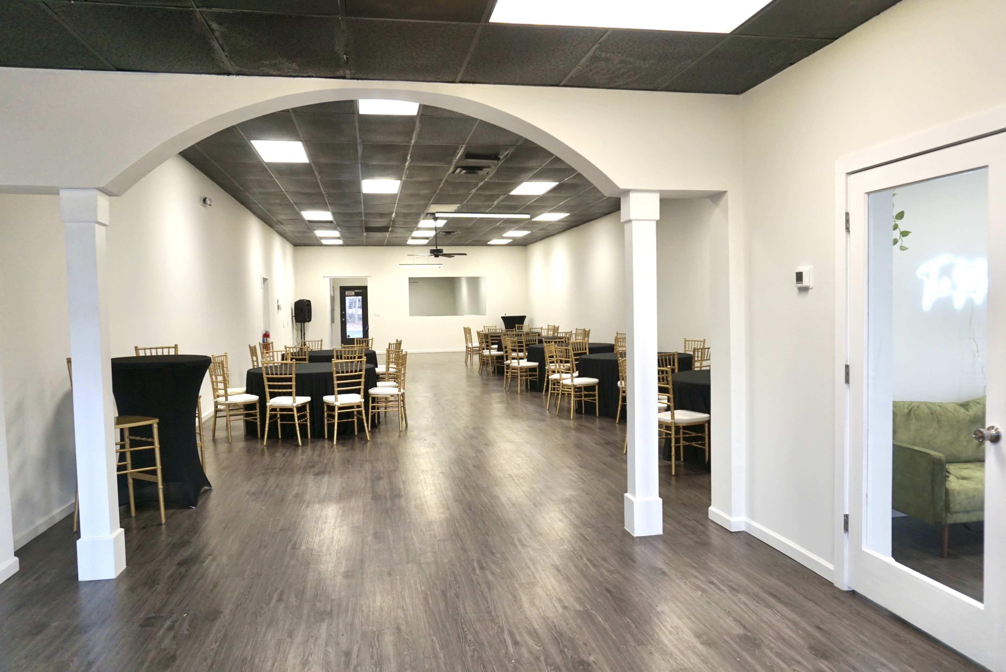 The Modern Luxury Gathering Suite Image in Dunwoody, Atlanta, GA