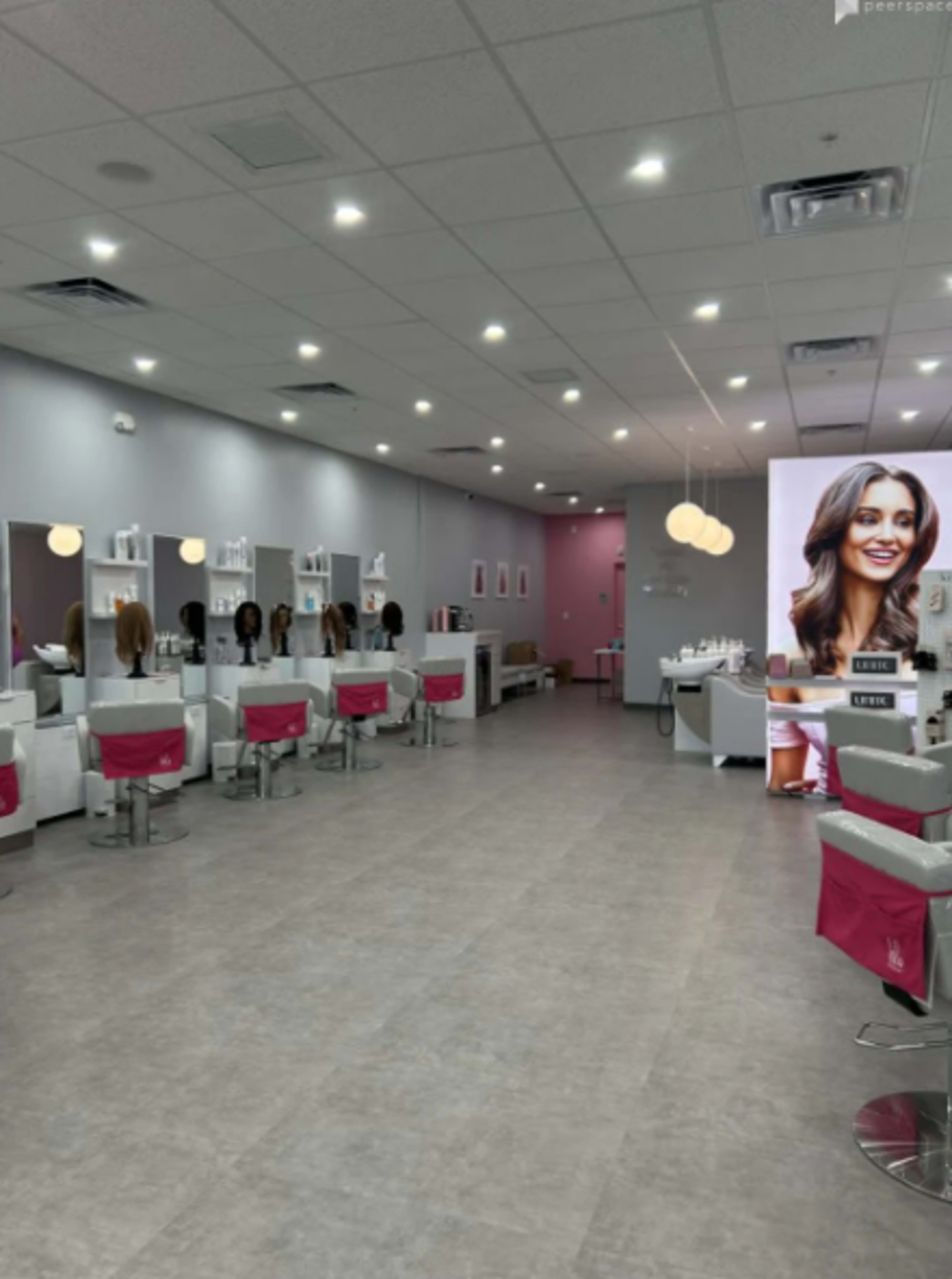 Chic Urban Beauty Studio with Modern Glam Vibes – Perfect for Events & Photoshoots Image in Orange Township, Lewis Center, OH