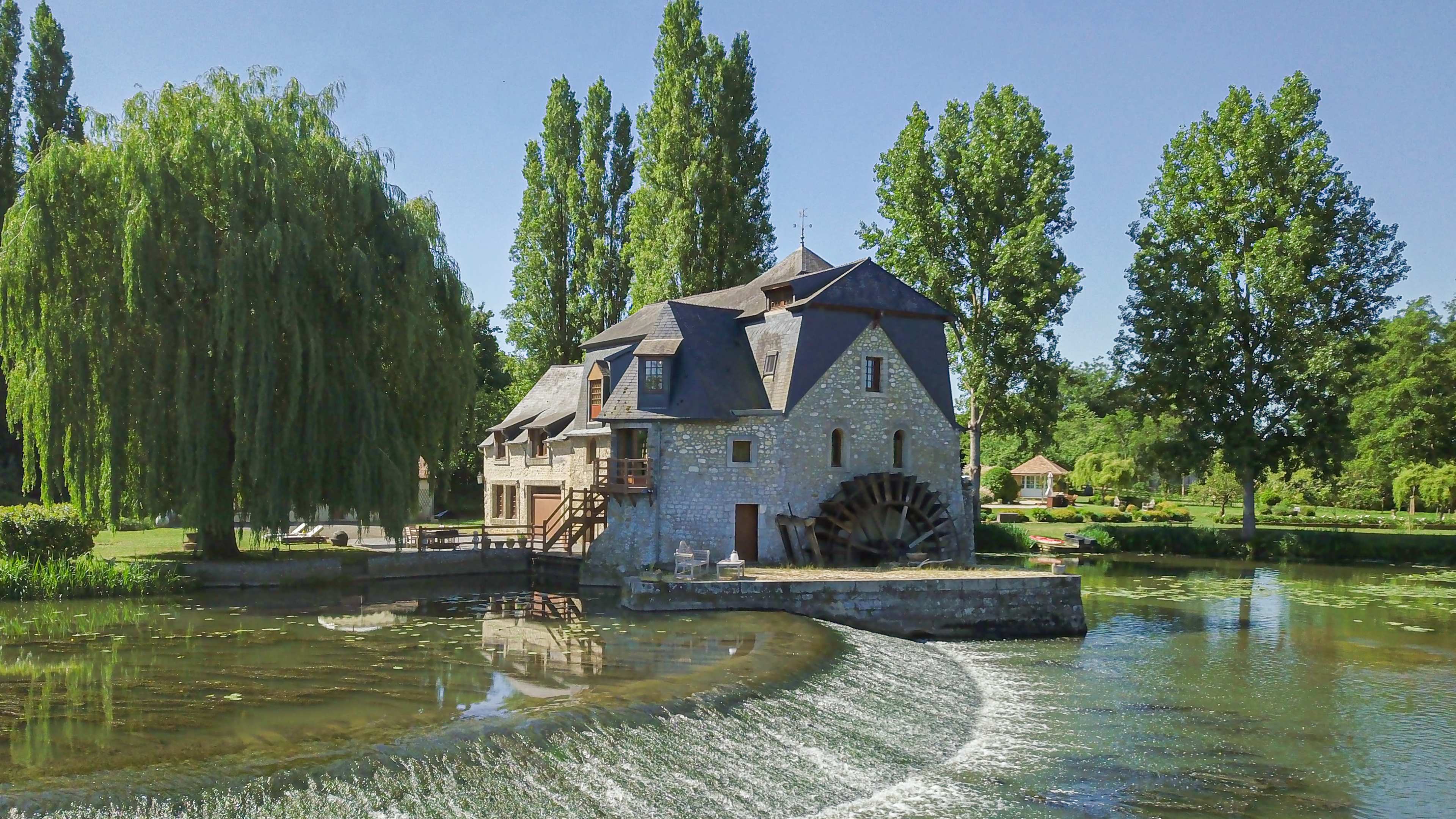 Moulin spacieux et chargé d'histoire, qui fut la propriété de Marcel Pagnol Image in , Parcé sur sarthe