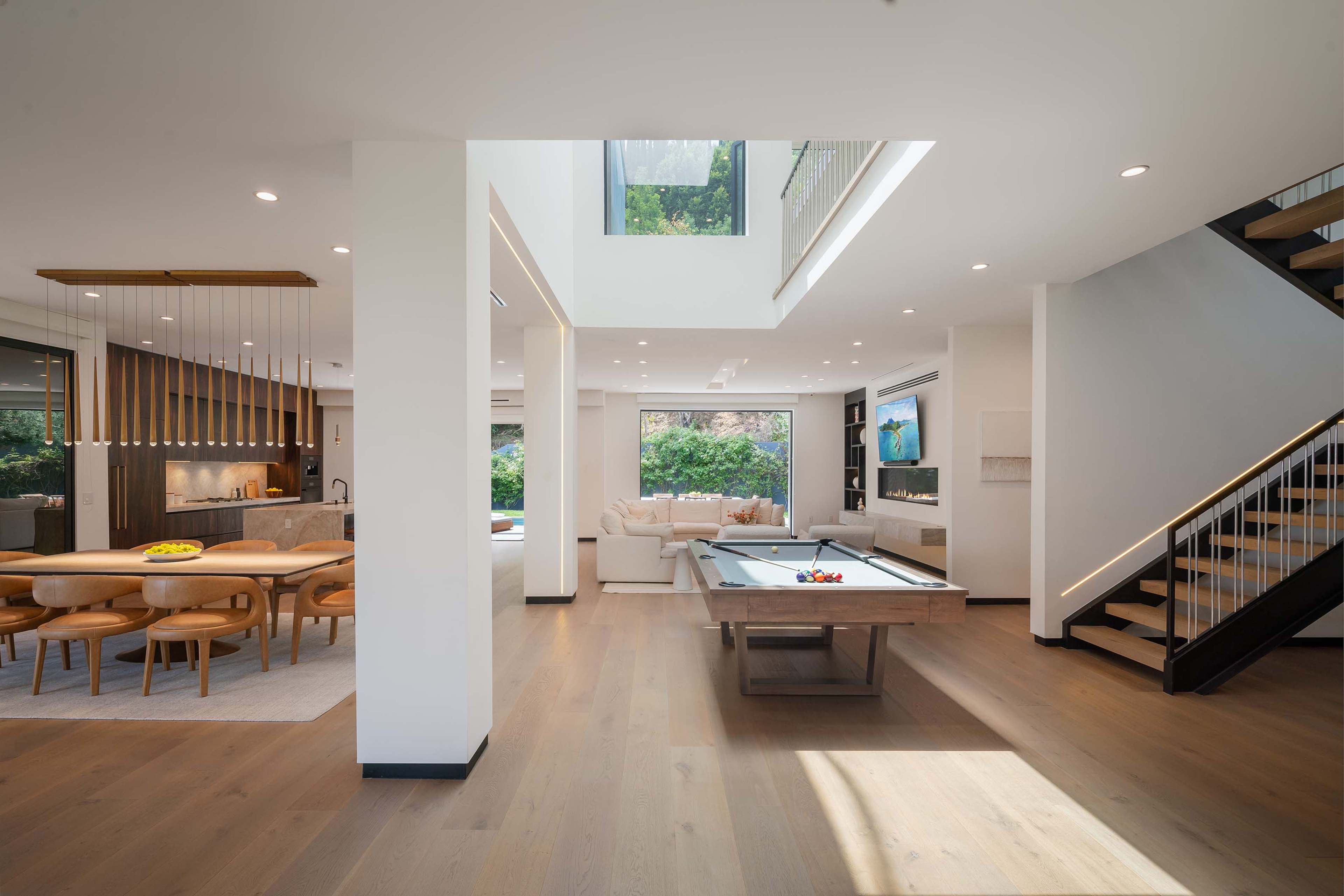 Luxury Modern Mansion in Hollywood Hills with Iconic Views Image in Central LA, Los Angeles, CA