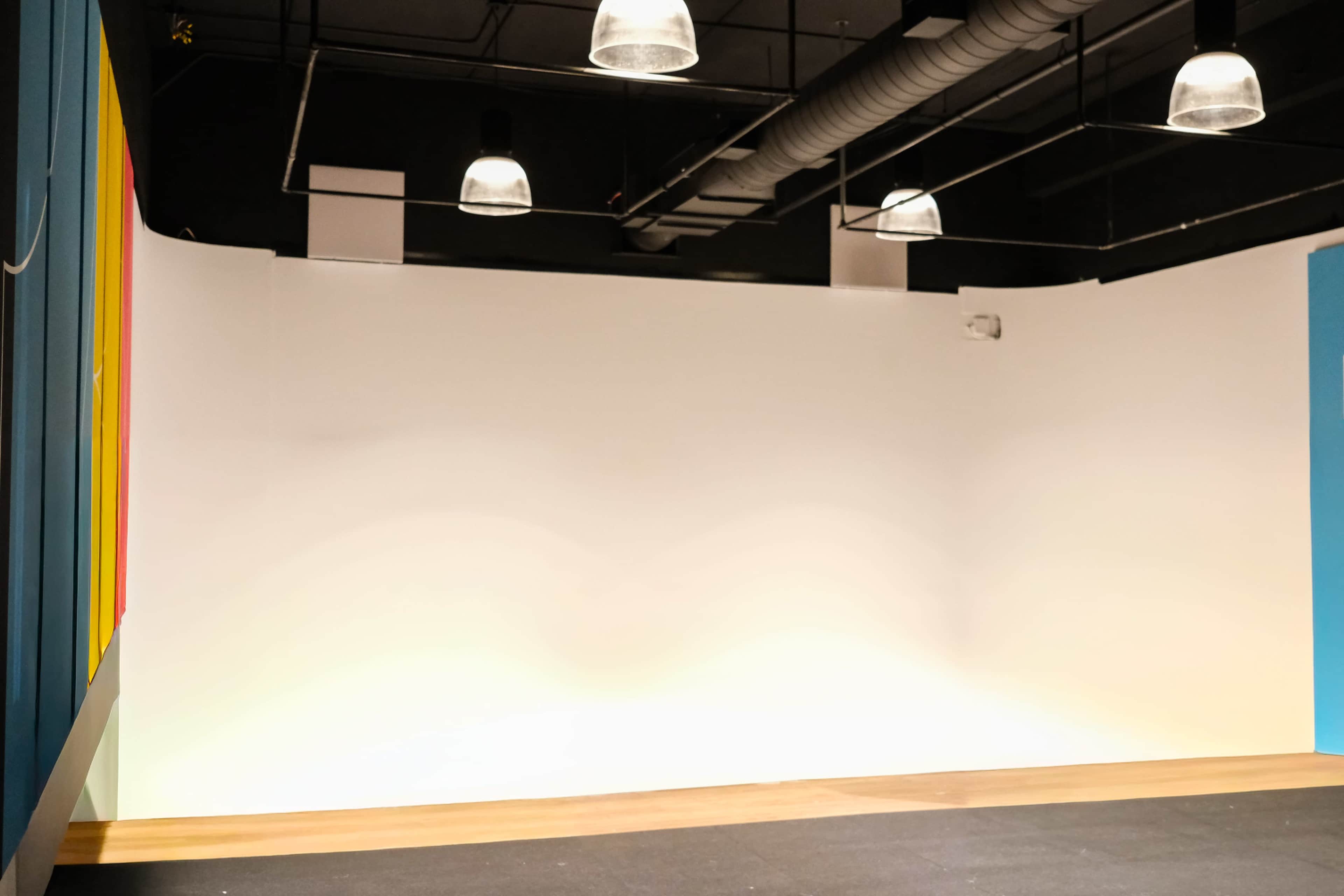 Burlington Production Studio for Video, Podcast & Photography Image in Burlington, Burlington, ON