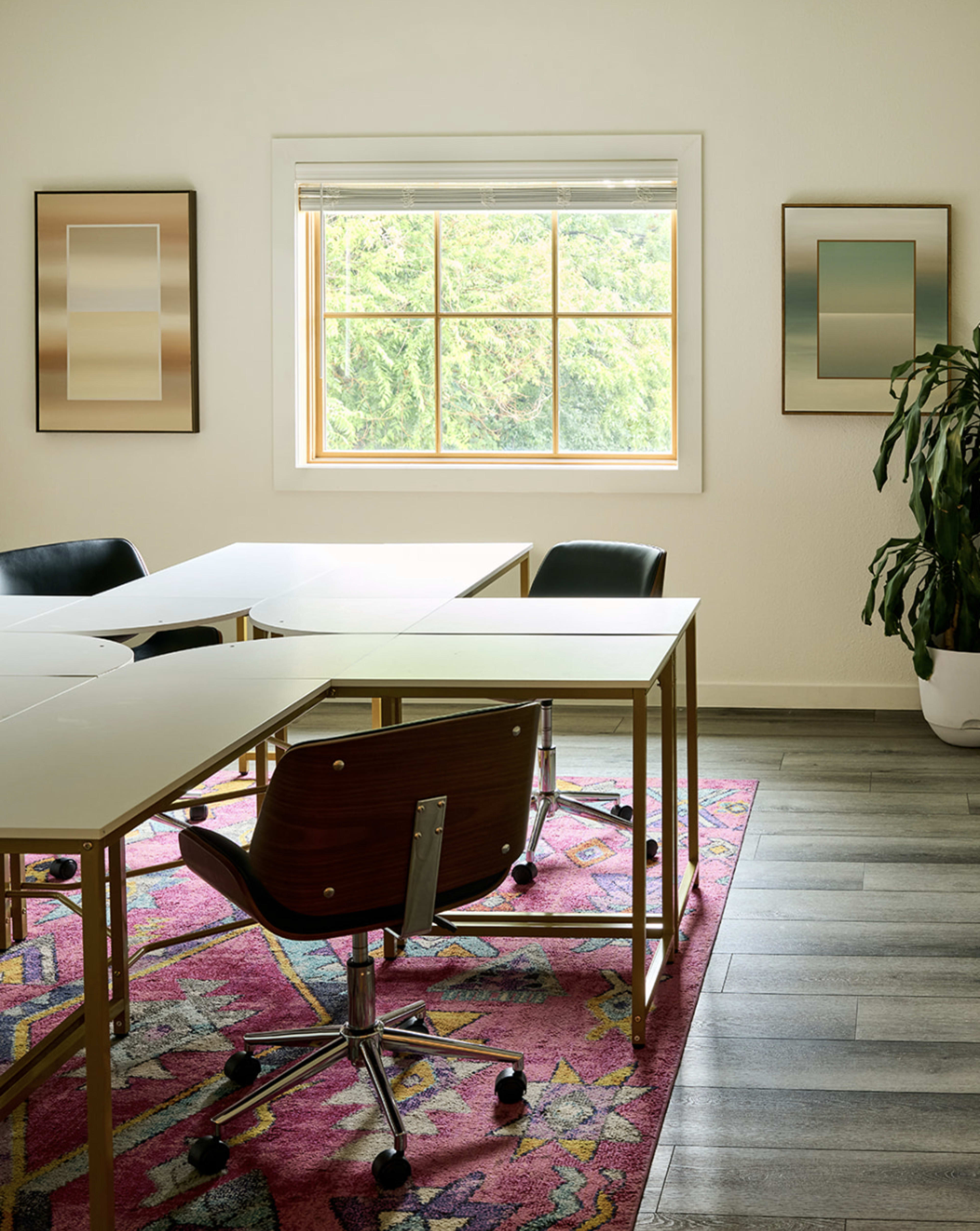 Award Winning Art Gallery & Event Venue in 1930's Refurbished Church Bild in Chestnut, Austin, TX