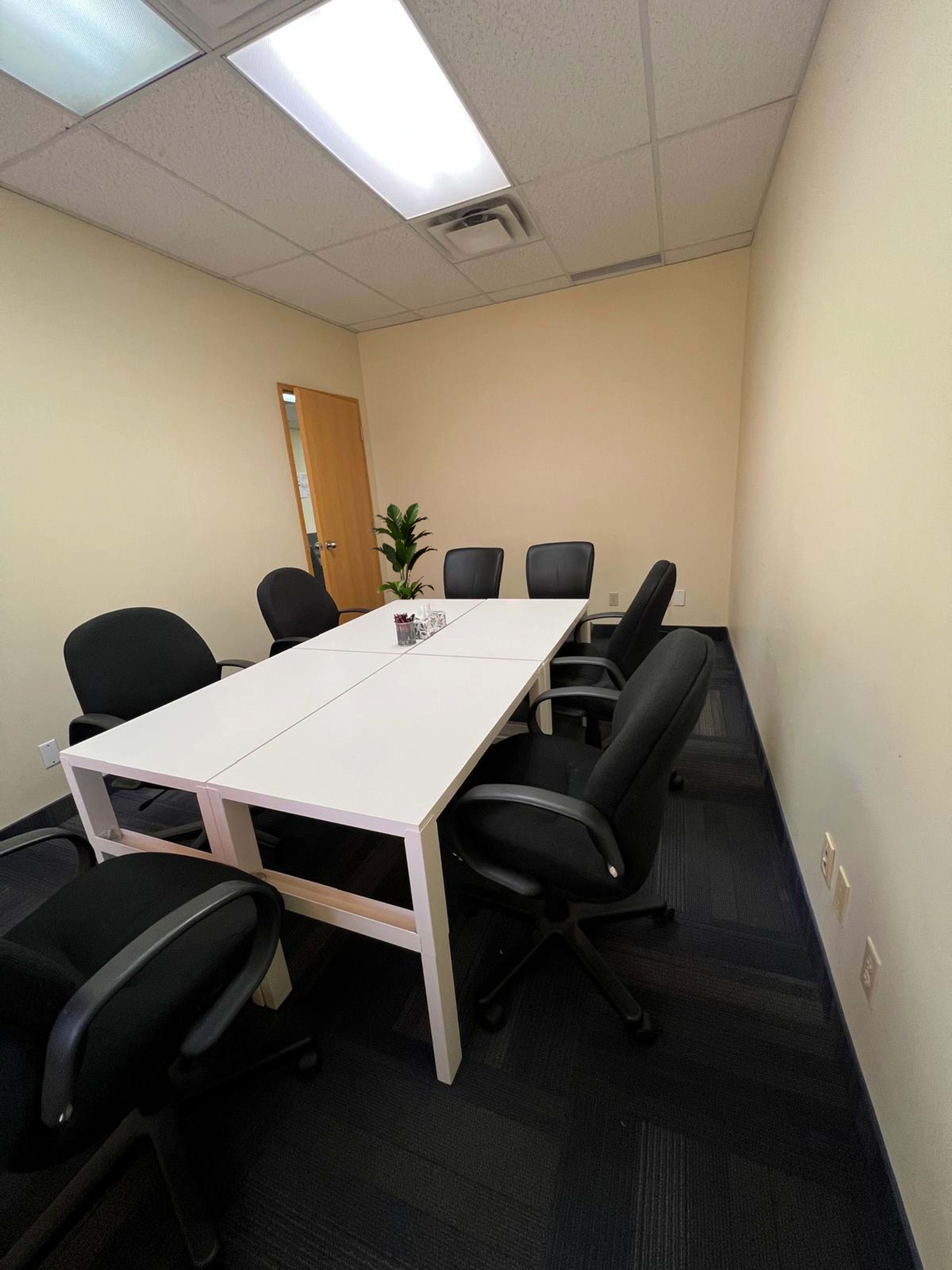 Small Meeting Room for 5 people in Mississauga Image in Mississauga, Mississauga, ON