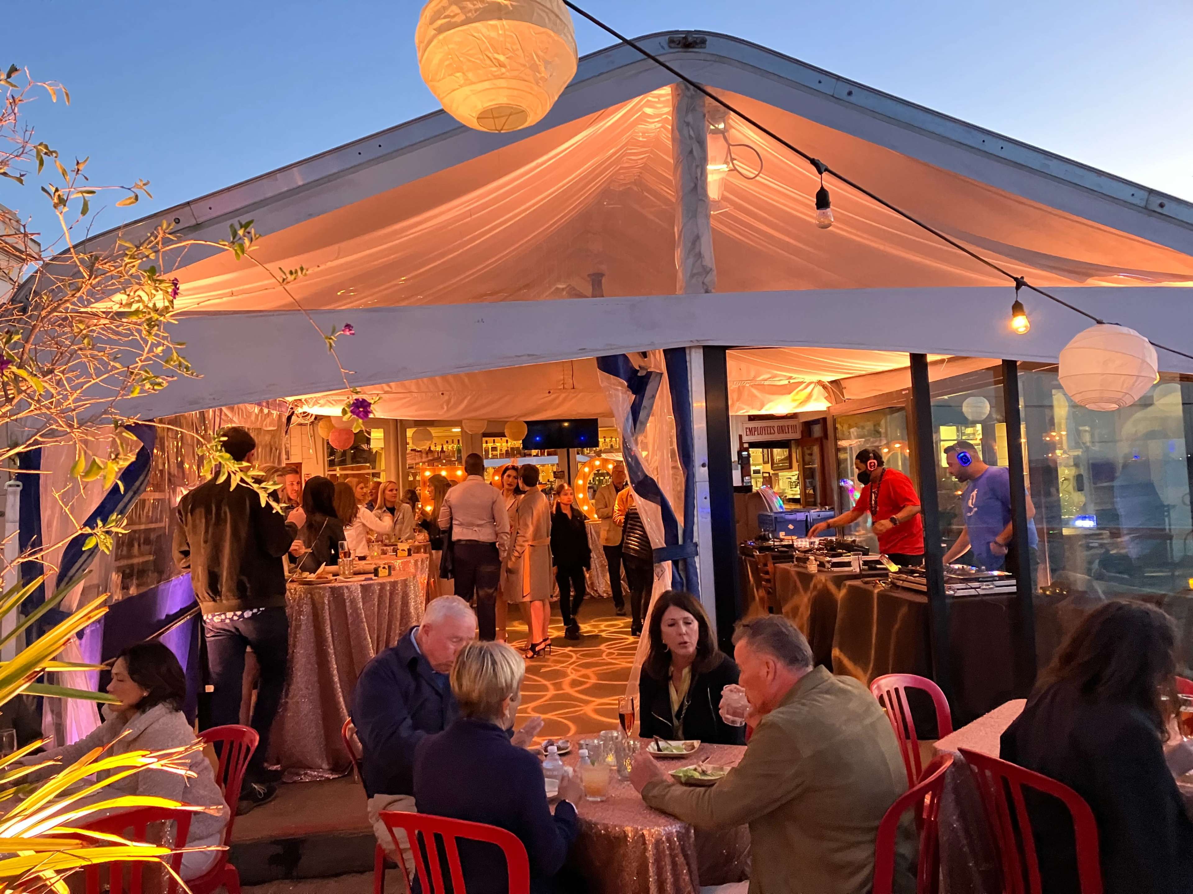 Waterfront Restaurant with Expansive Patio Image in Northern Waterfront, San Francisco, CA