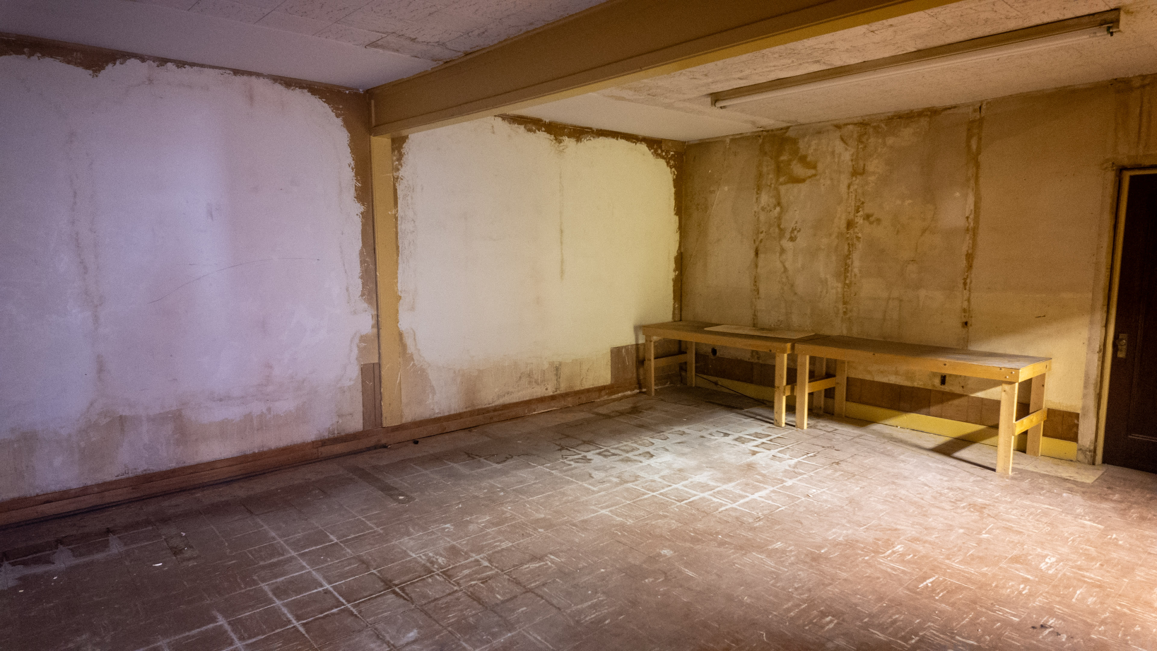 Horror Film Location - 9,000 Sq Ft Abandoned Office - 22 huge rooms of Eerie Atmosphere Image in San Pedro, San Pedro, AS