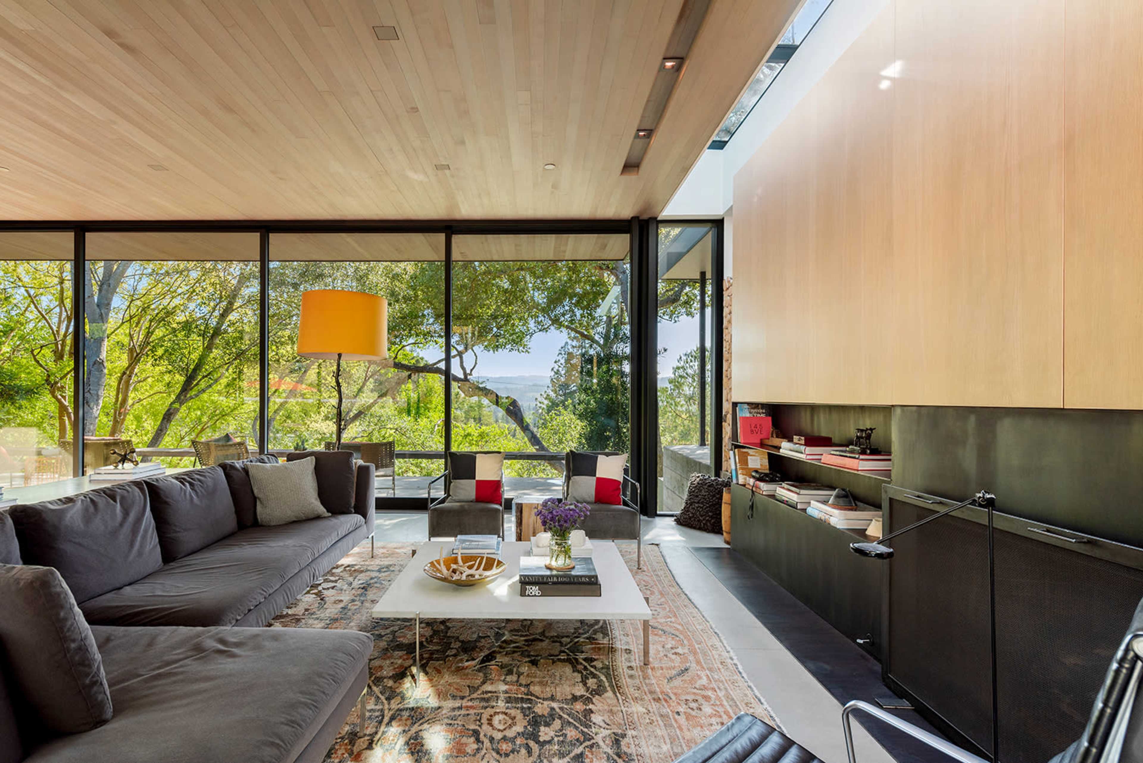 Modern glass tree house Image in Healdsburg, Healdsburg, CA