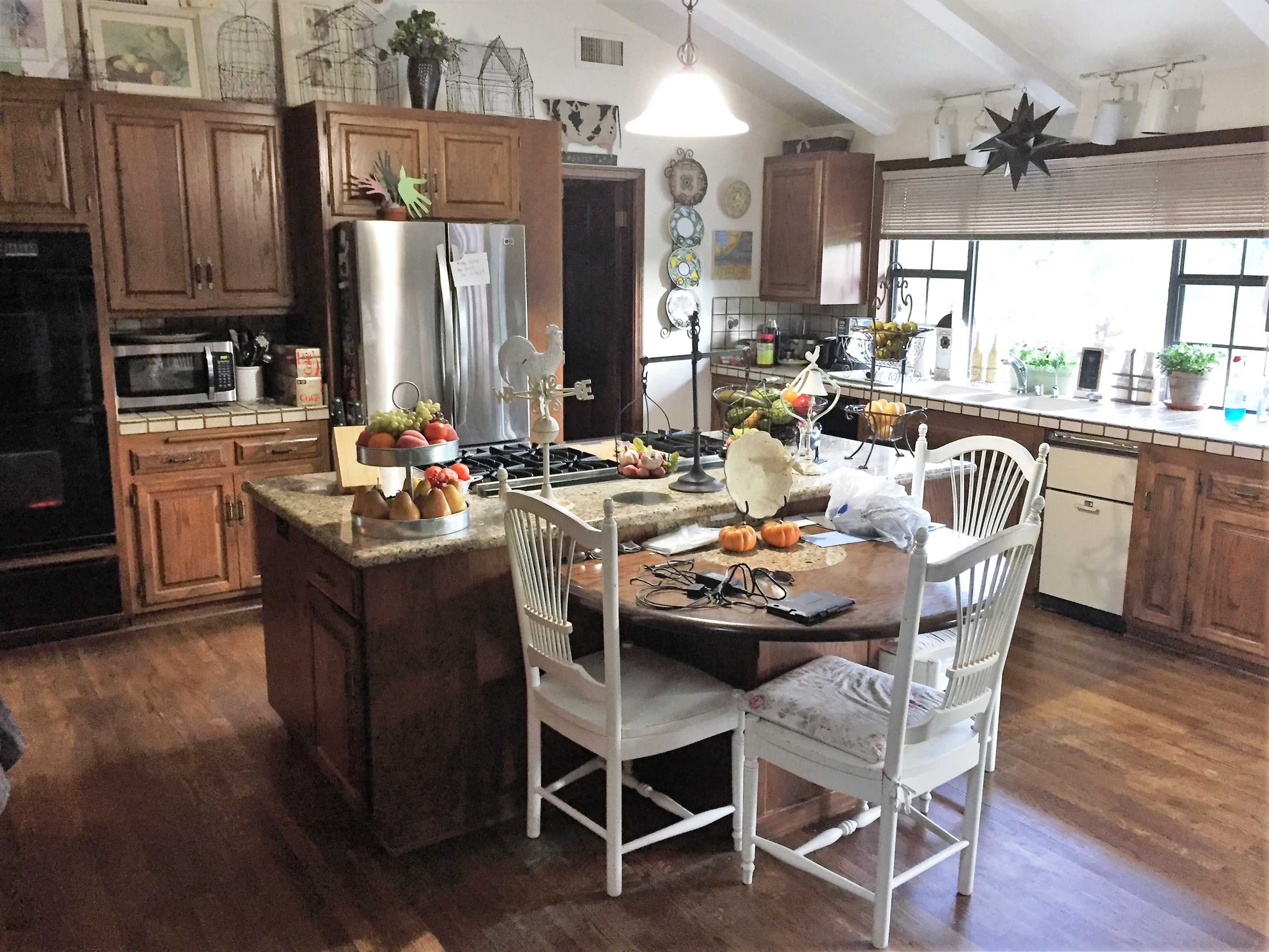 We are in a quiet suburban neighborhood with unique houses. It is roomy. The living room is decorated in a unique and intrigueing way. The backyard is spacious with a great view. Image in Newhall, Santa Clarita, CA