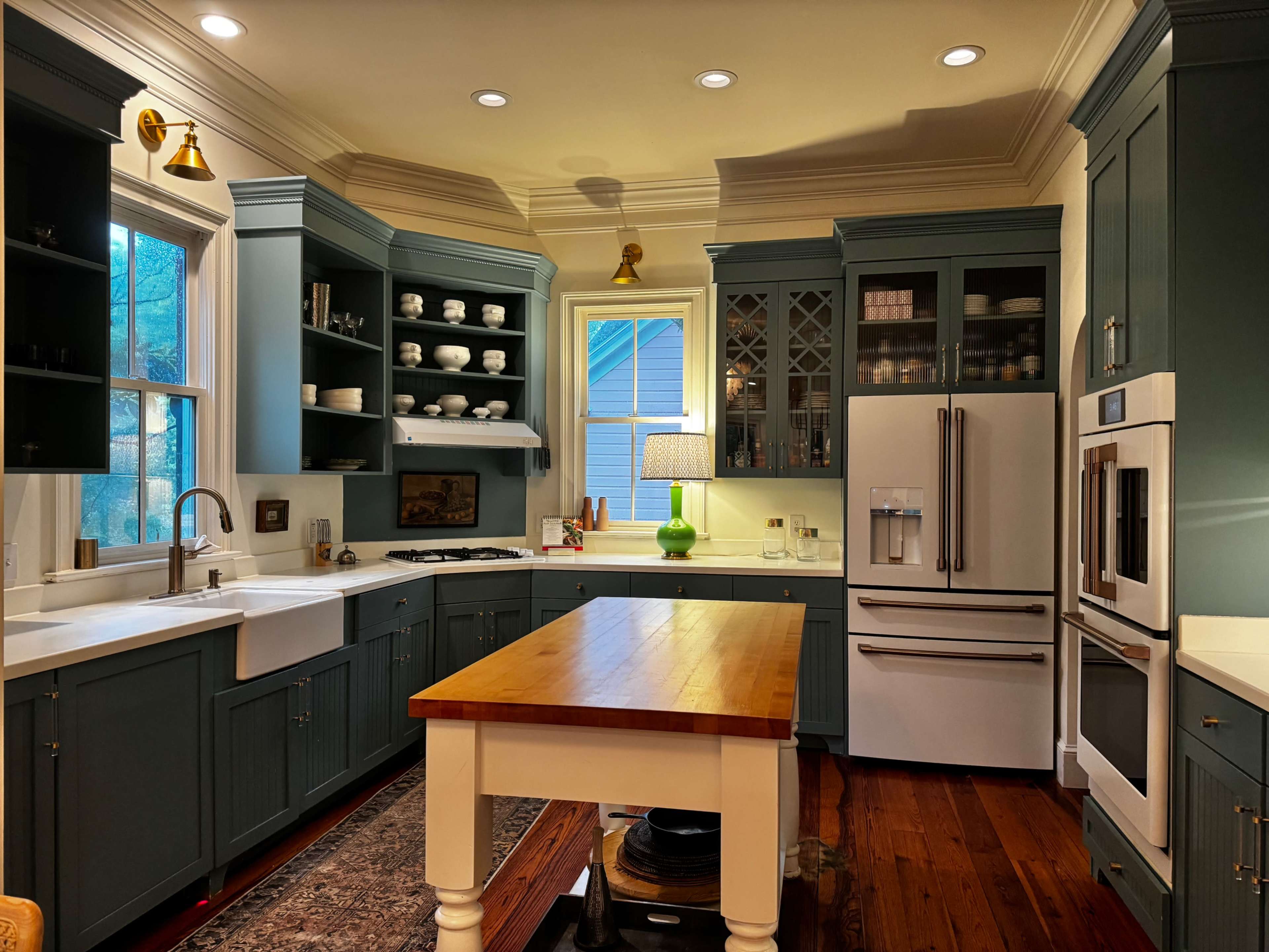 I'on - corner lot very private great light insane amount of windows with wrap around porch and hardscaped manicured yard with relaxing fountain Image in Mount Pleasant, Mount Pleasant, SC, SC