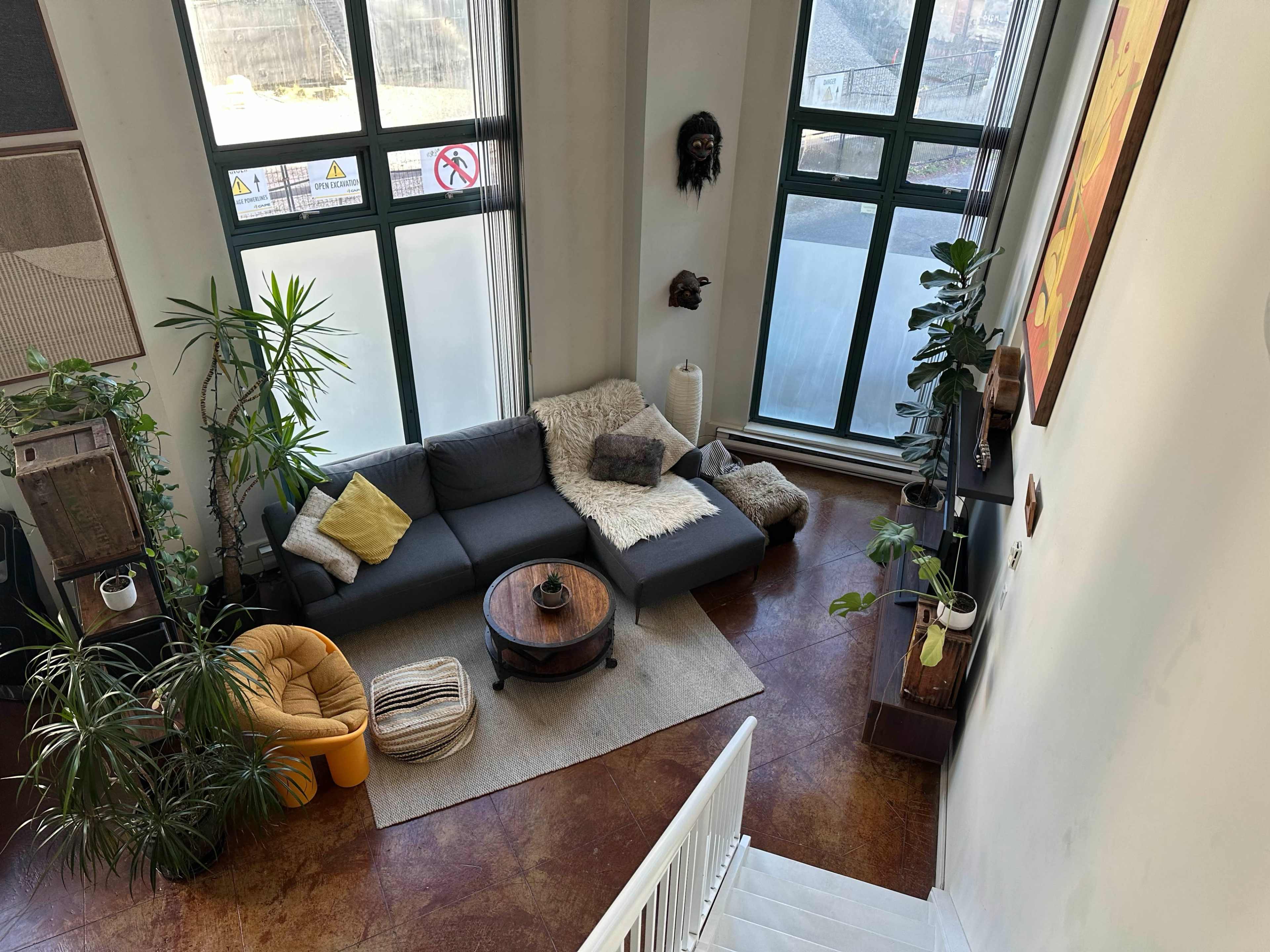 Large 16 foot ceiling windows LOFT. Image in East Vancouver, Vancouver, BC