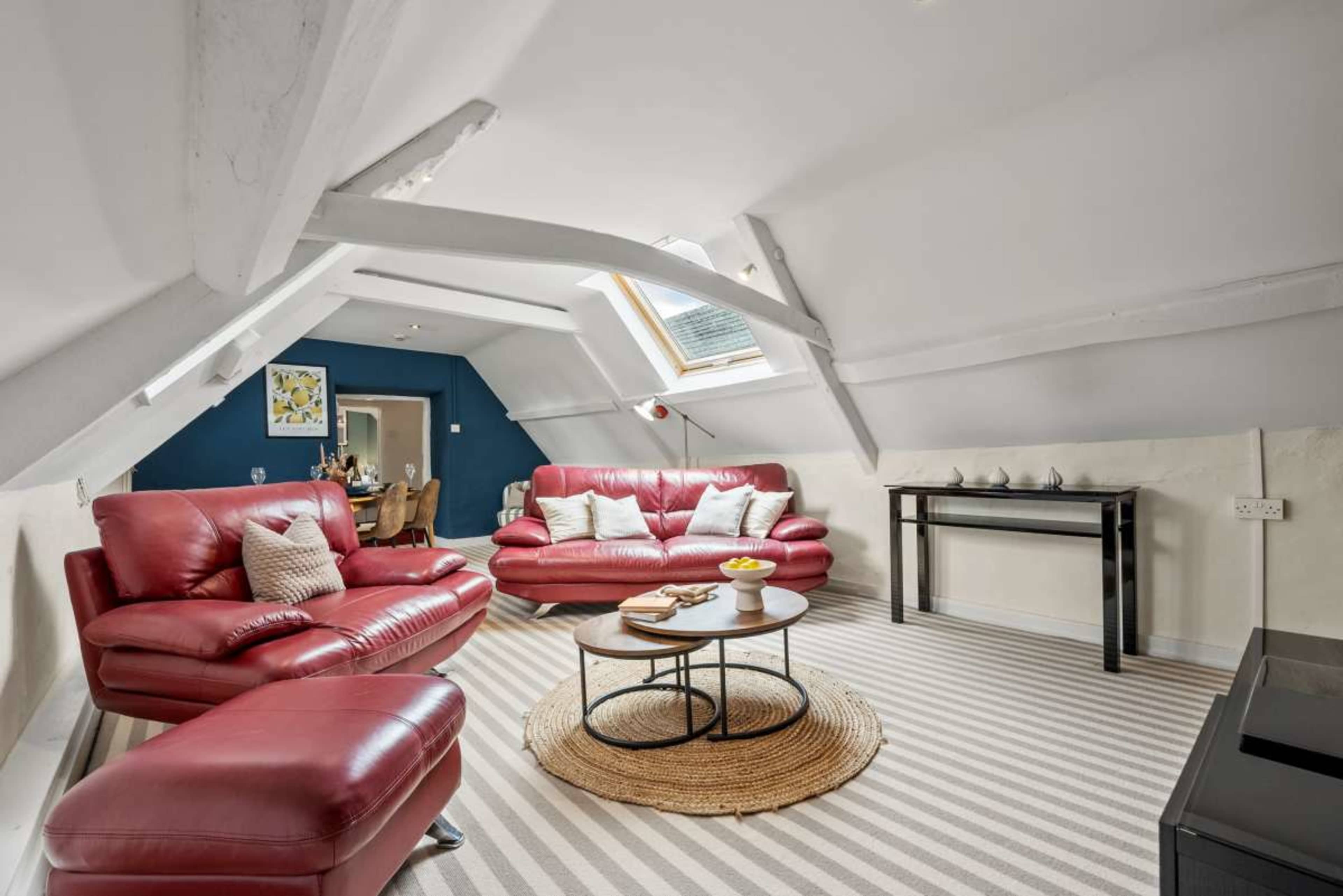 2-BR Cosy & Beautiful Loft in Cotswold w/ Parking - Norcote Loft Image in Lower Norcote, Cirencester, ENG