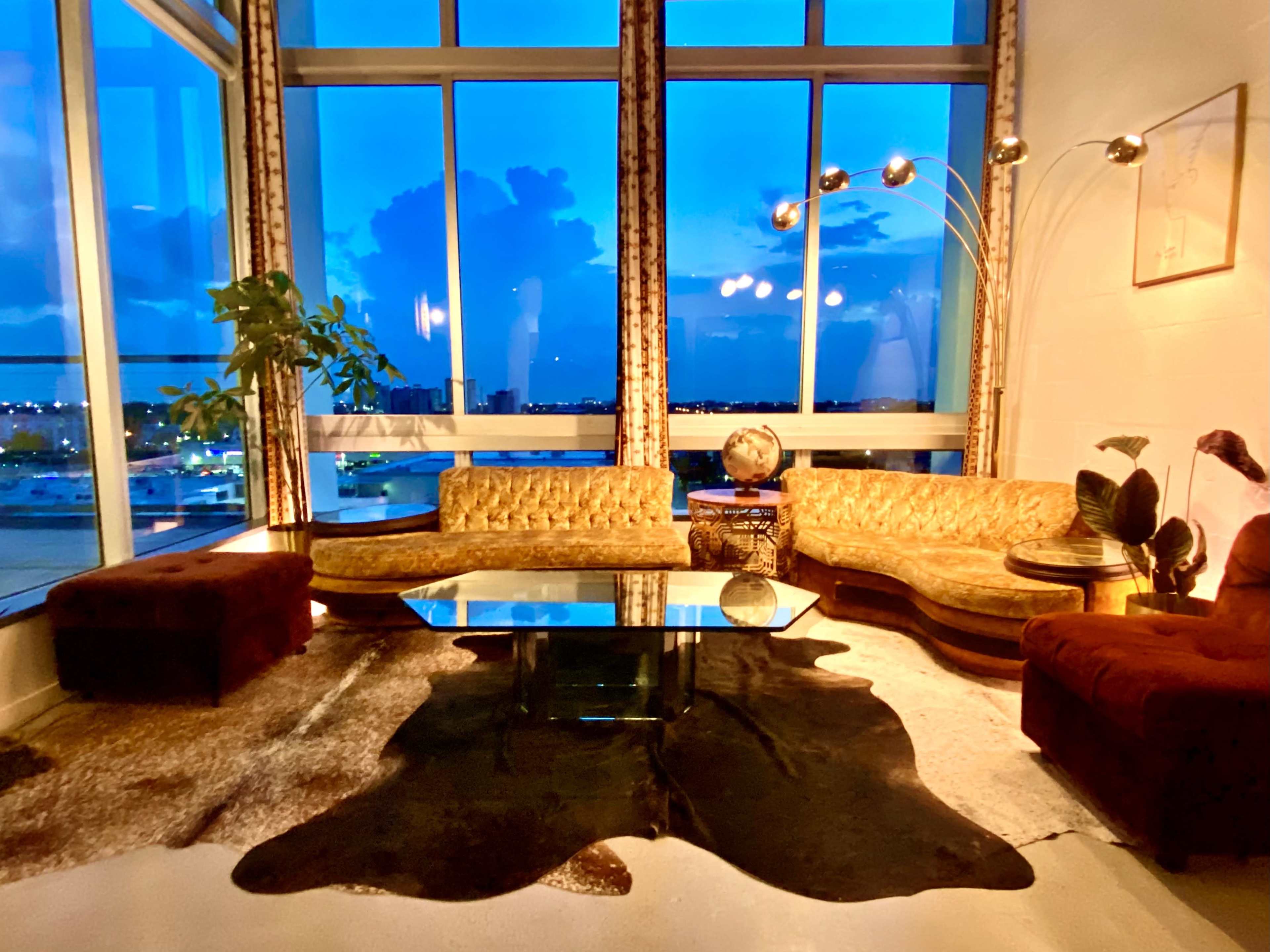 GORGEOUS RETRO LOFT W/ UPSCALE VINTAGE VIGNETTES Image in Upper East Side, Miami, FL