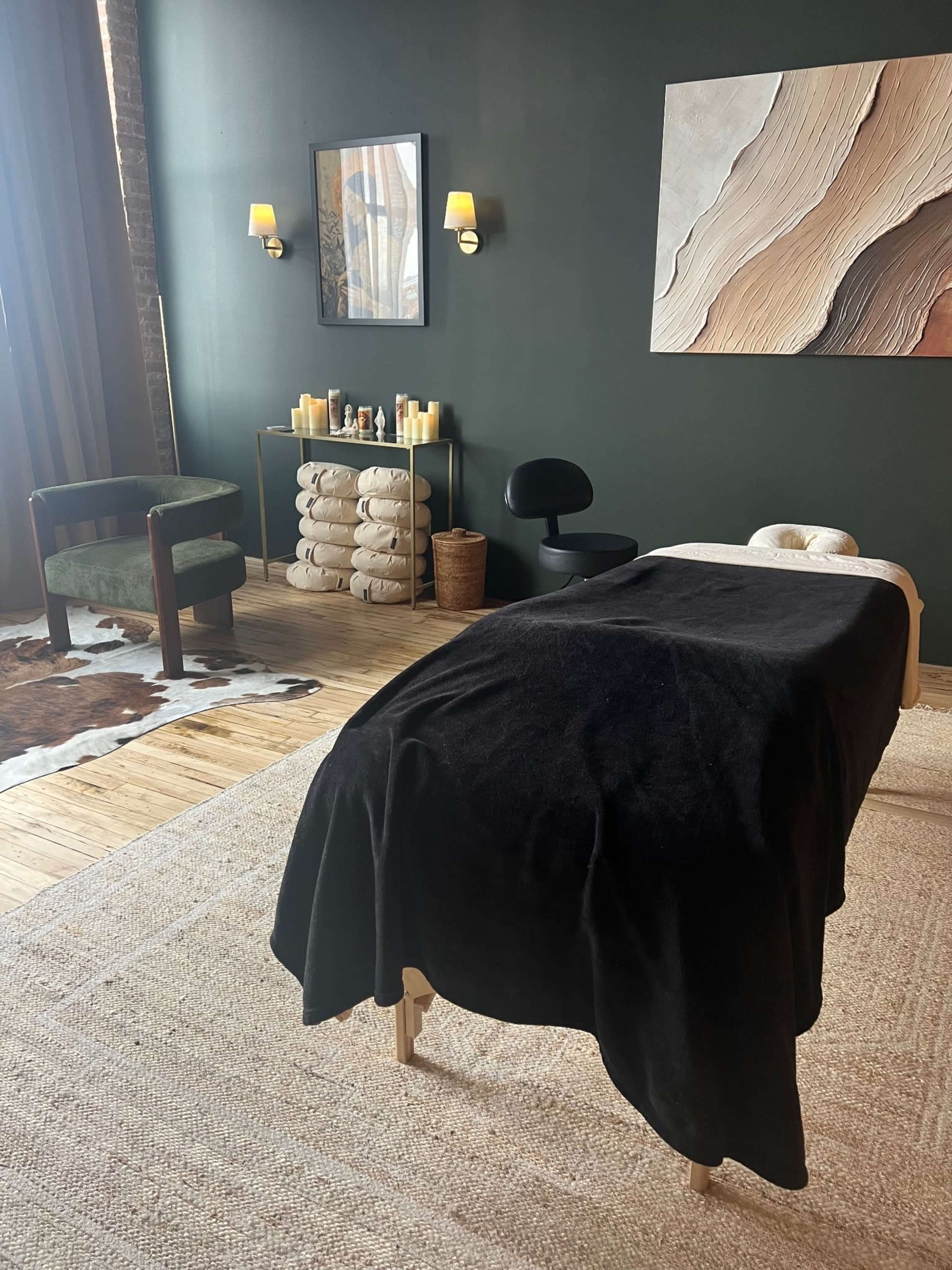 Serene Treatment Room/Workshop Space In Humboldt Park Image in West Town, Chicago, IL