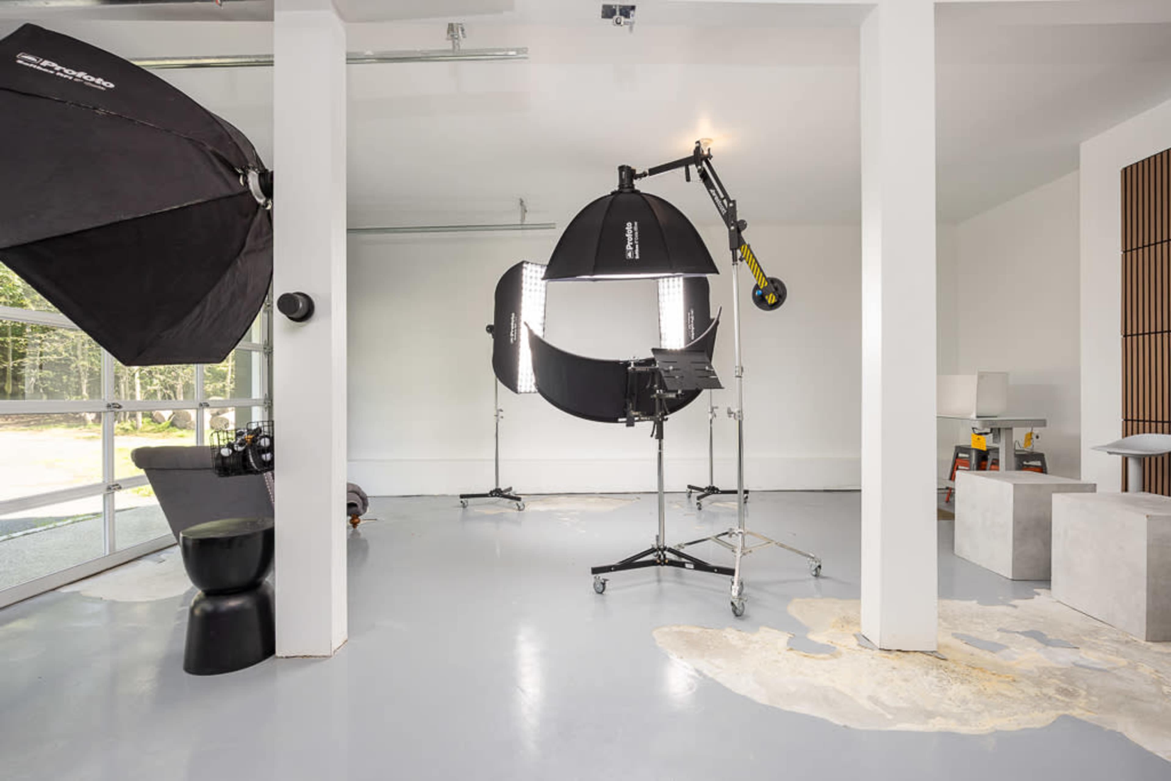 Indoor/Outdoor Creative Space with Natural Light Image in Ramapo, Airmont, NY