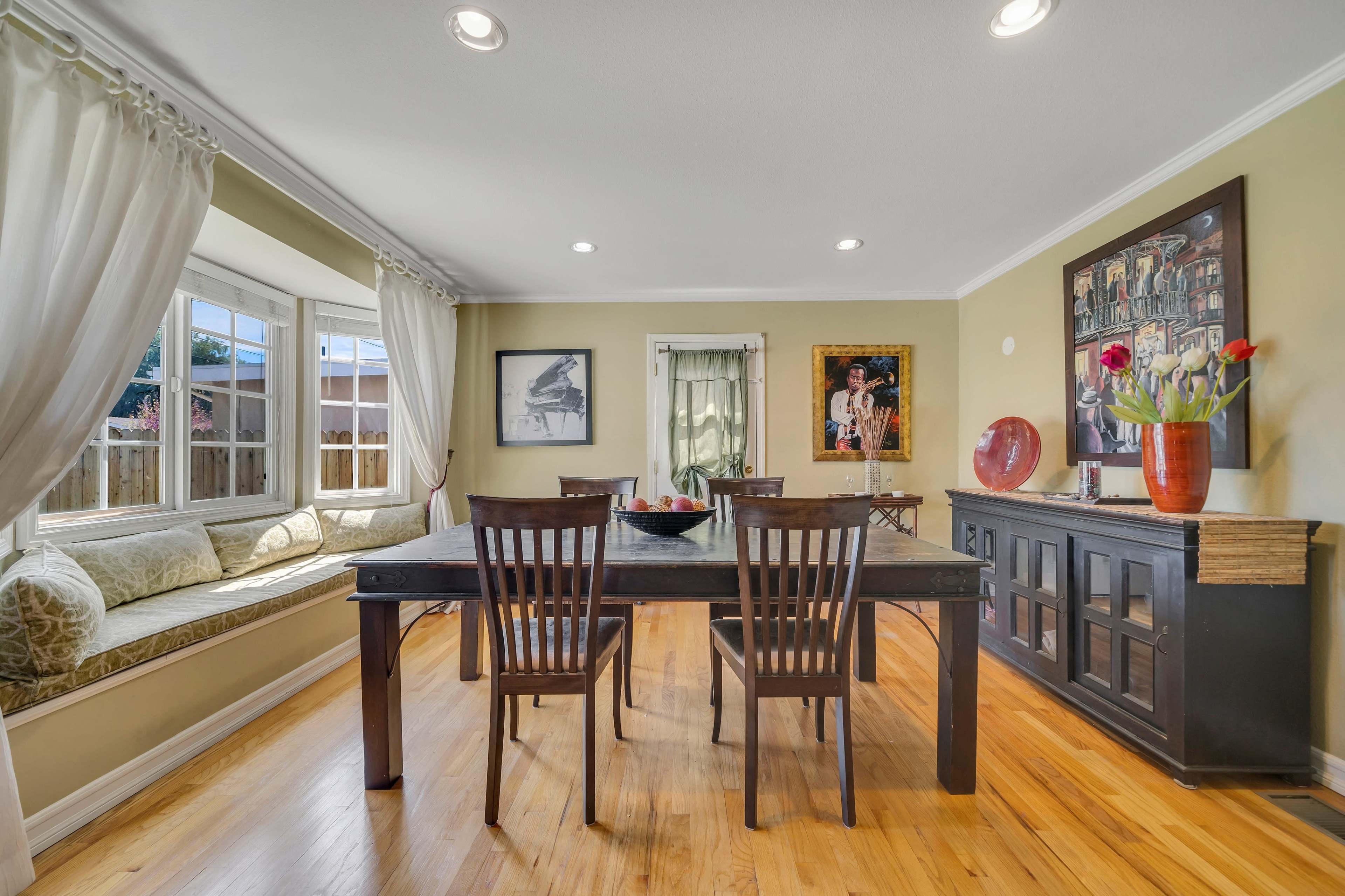 CLASSIC SUBURBAN AMERICANA: A PICTURE-PERFECT FILM HOME Image in West Hills, West Hills, CA