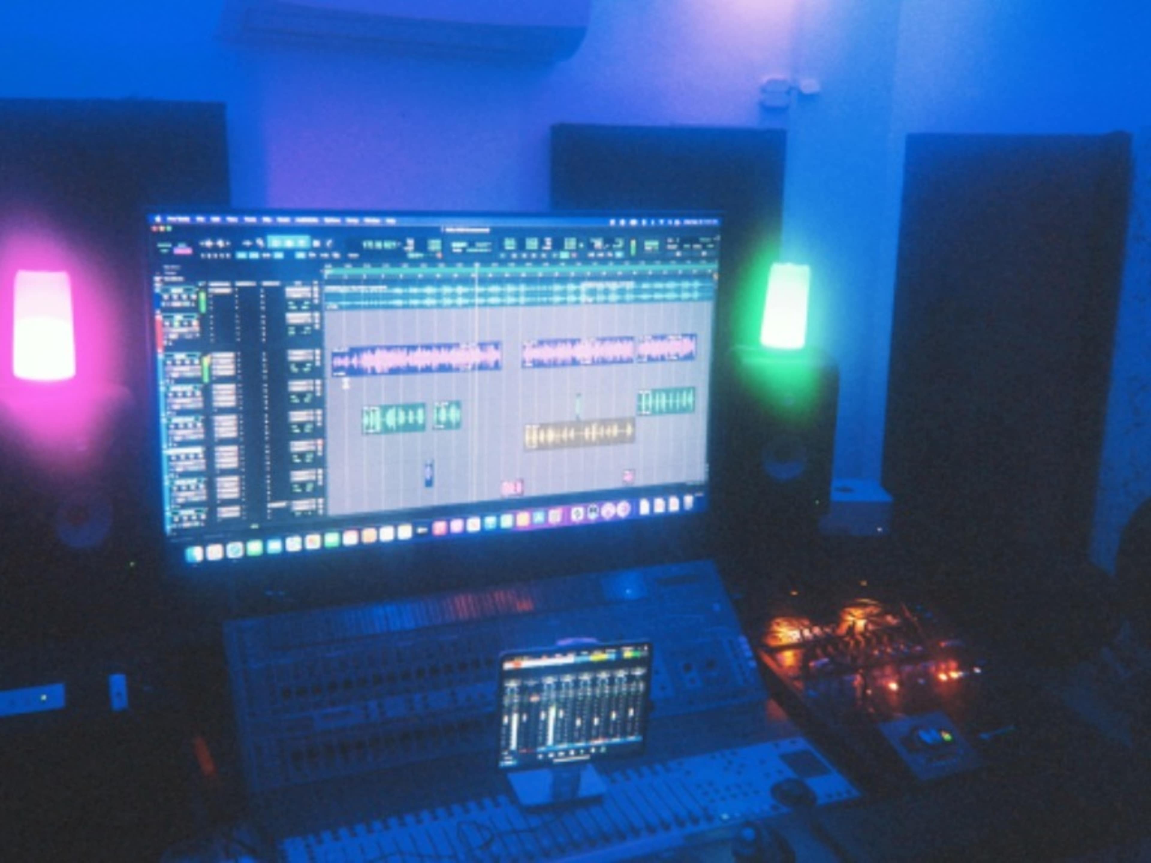 Recording & Mixing Engineer 