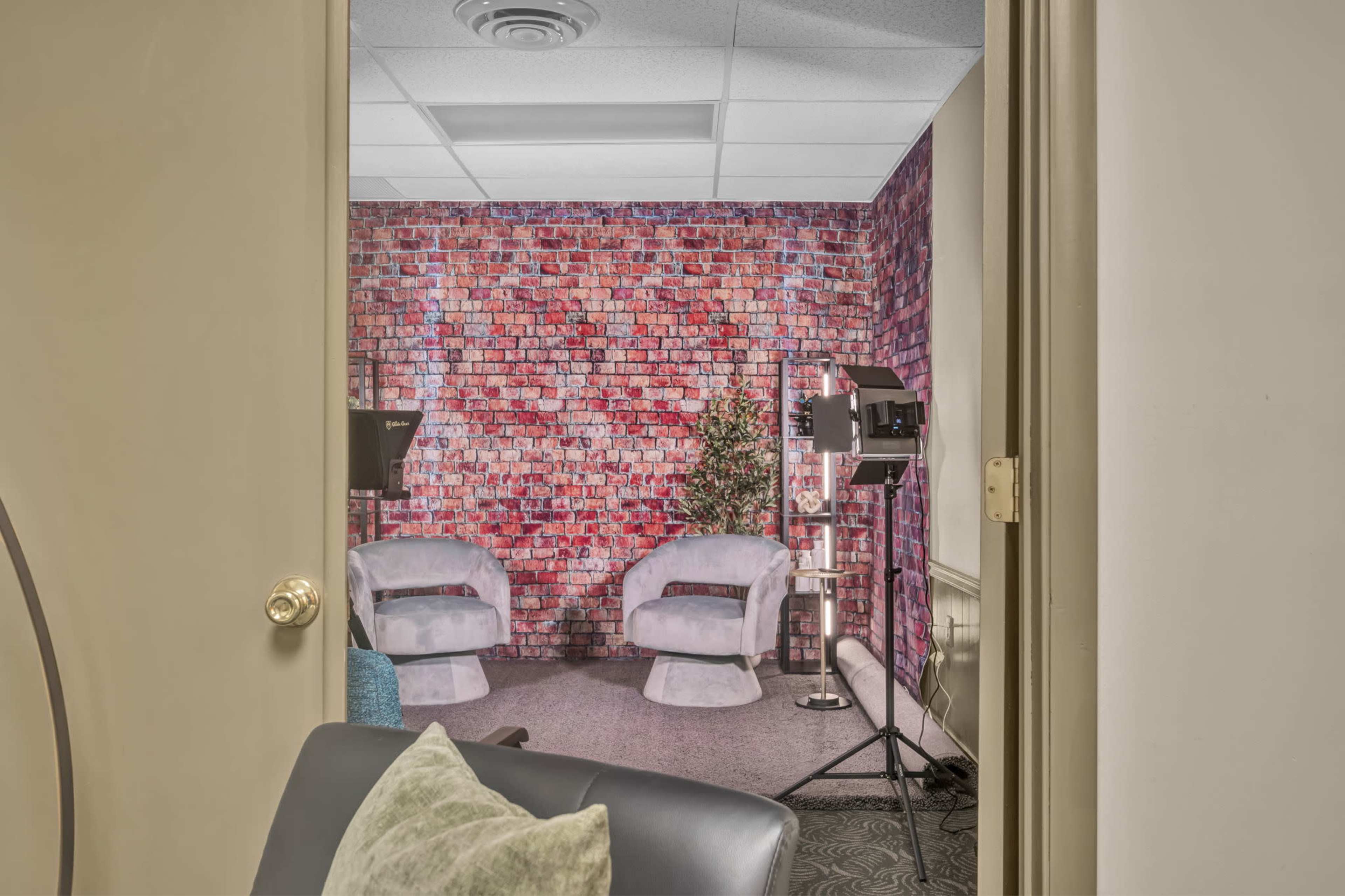 Lakewood Creative Studio with Multiple Sets Image in Lakewood, Lakewood, OH