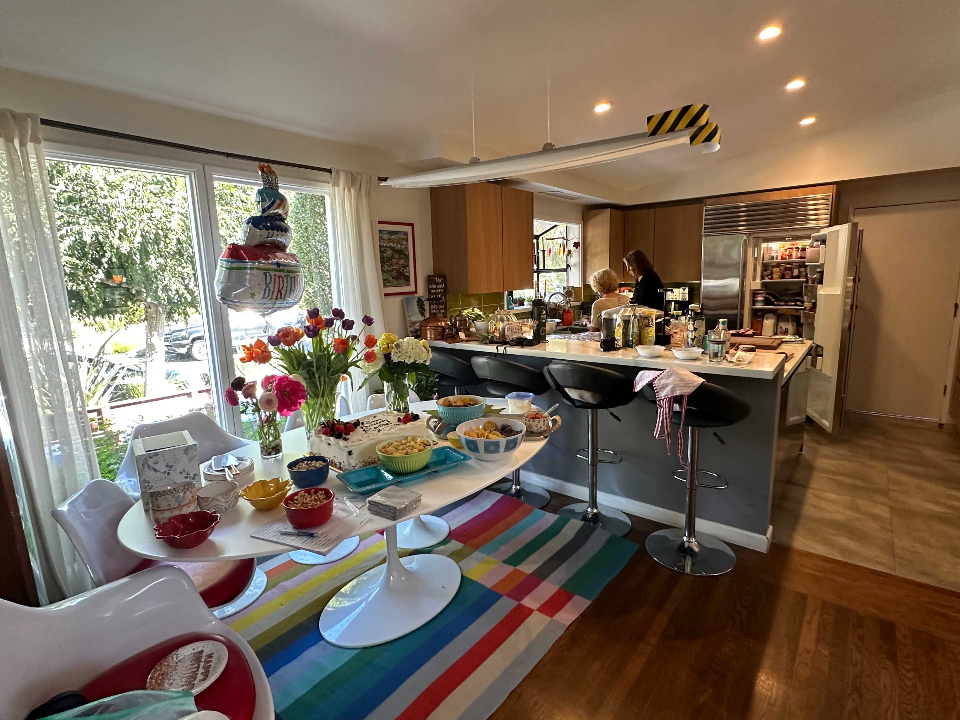 Great street presence, with modern dining, kitchen and living room. Image in Mar Vista, LOS ANGELES, CA