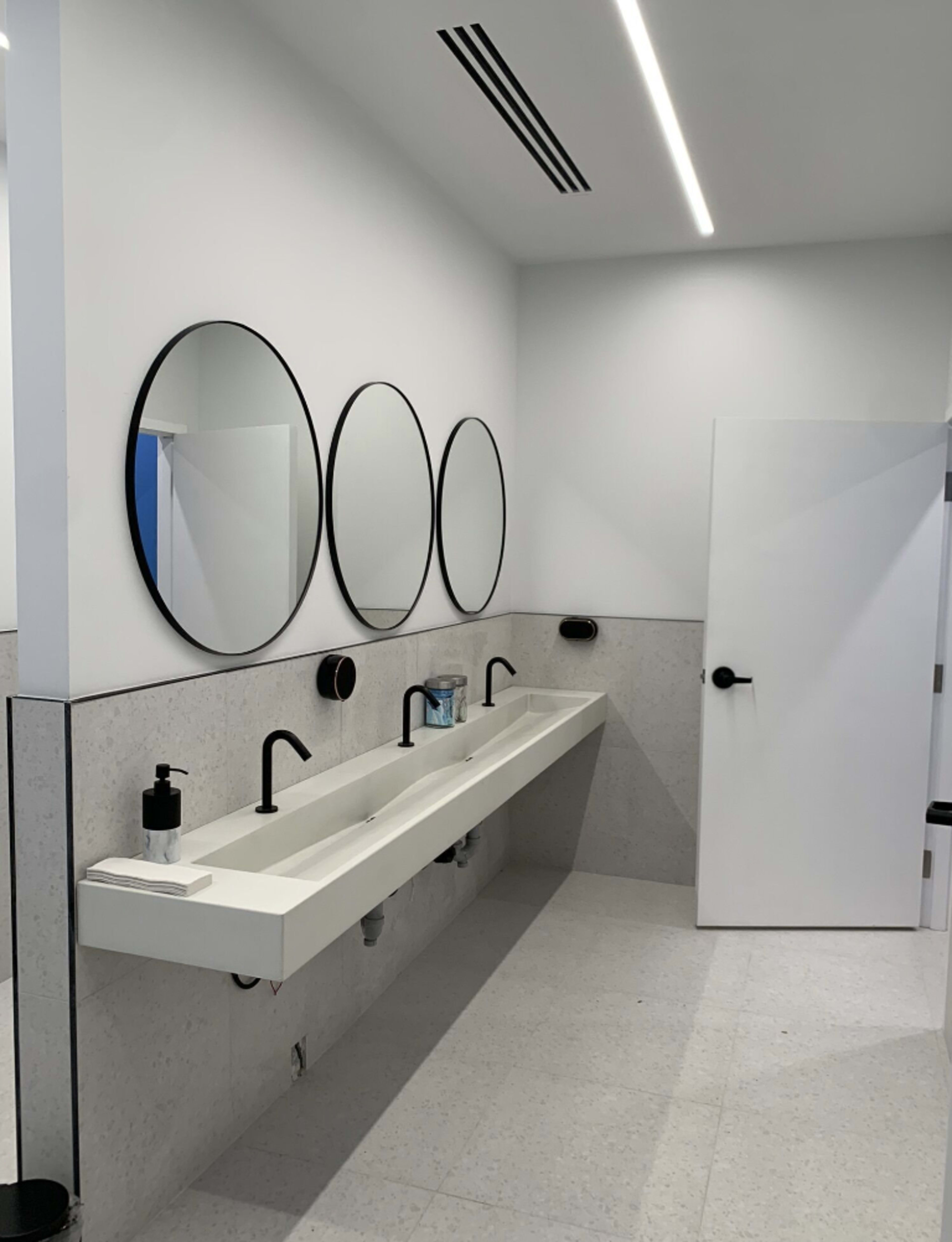 Sleek Fitness Studio With Modern Custom Lighting and Top-Notch Equipment Image in Niagara, Toronto, ON