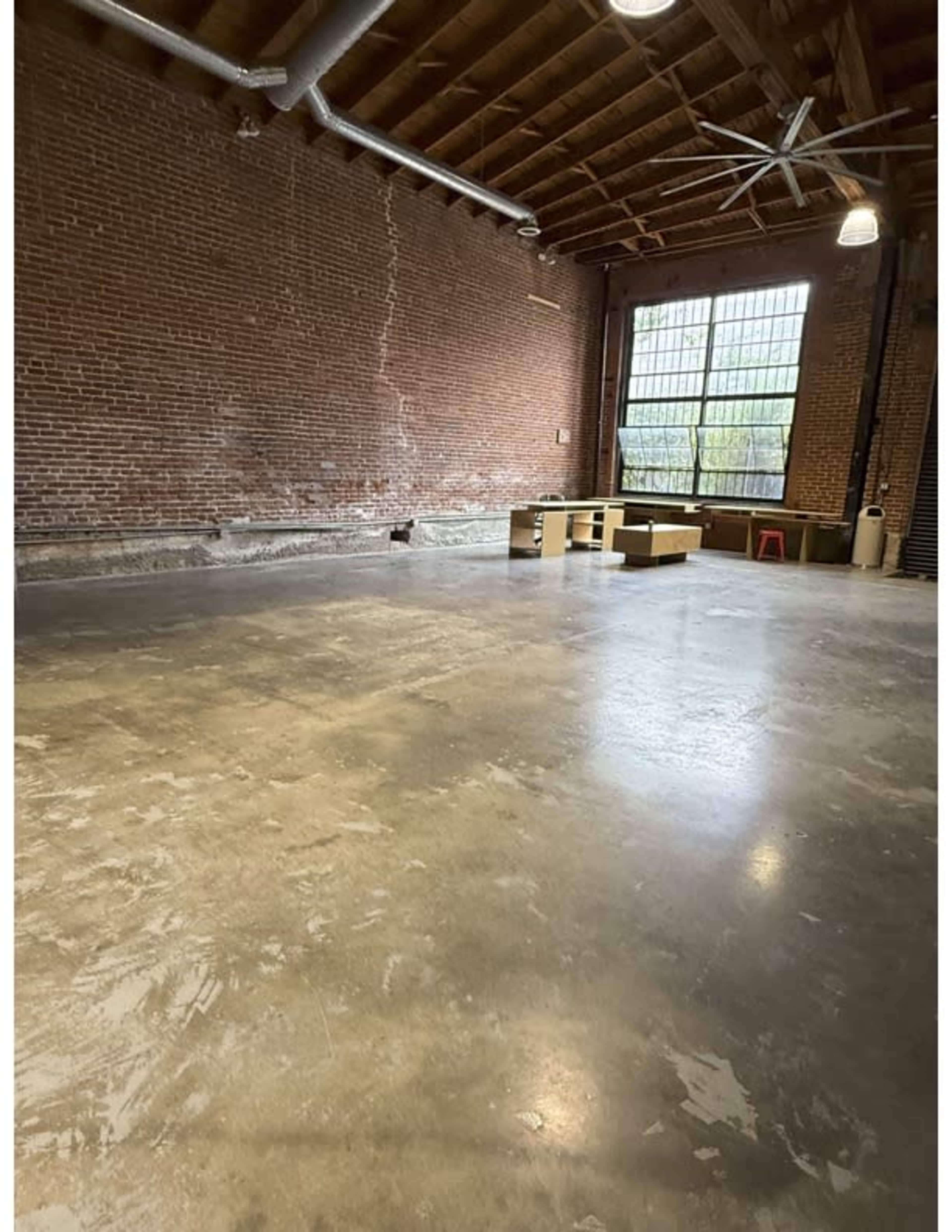 Urban cozy industrial studio space Image in Central LA, Los Angeles, CA