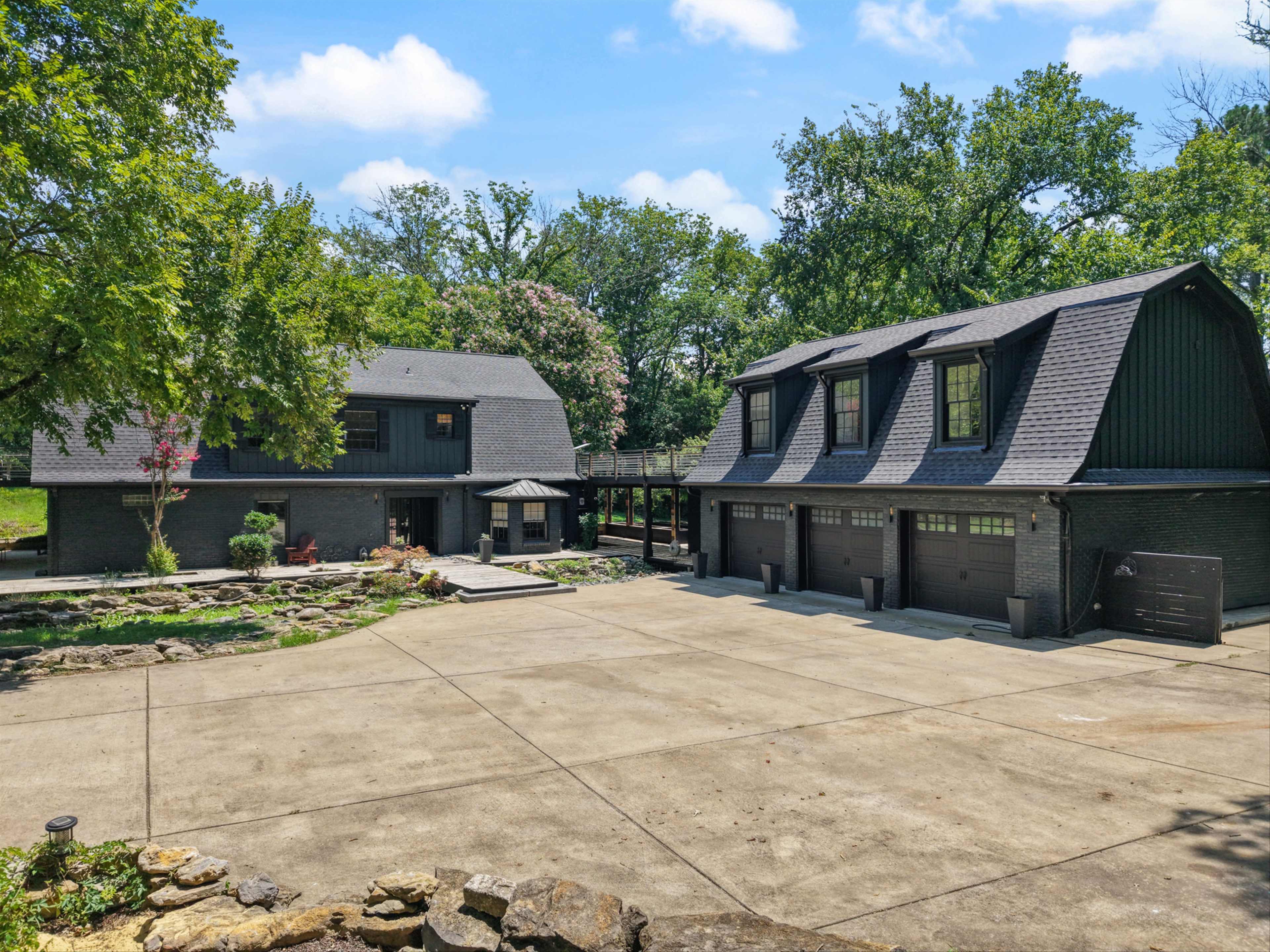Serene Forest Hills Meeting Venue with Breakout Rooms and Outdoor Space Image in Forest Hills, Nashville, TN