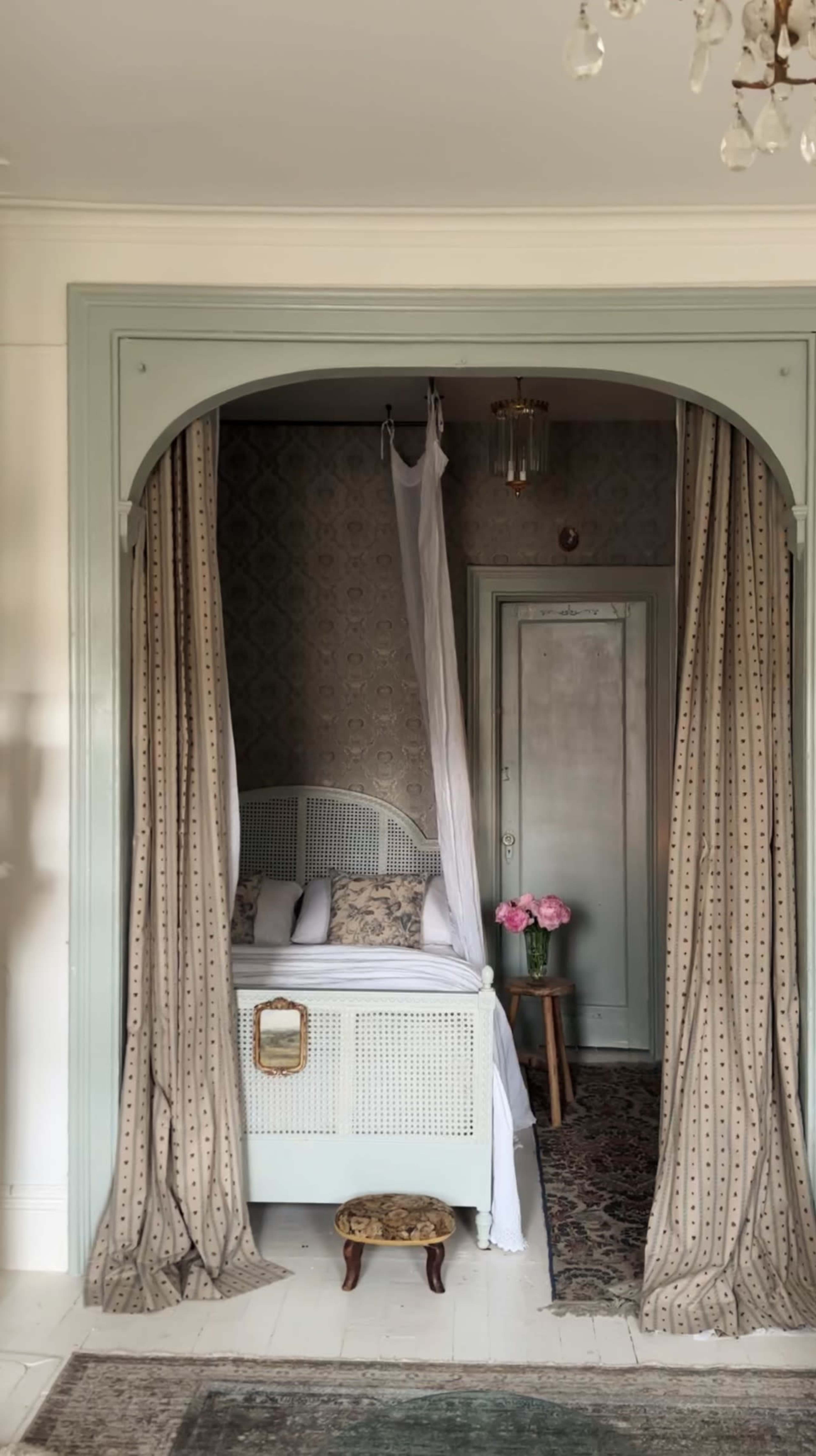 Romantic French Apartment with Old World Feel Image in Greenpoint, Brooklyn, NY