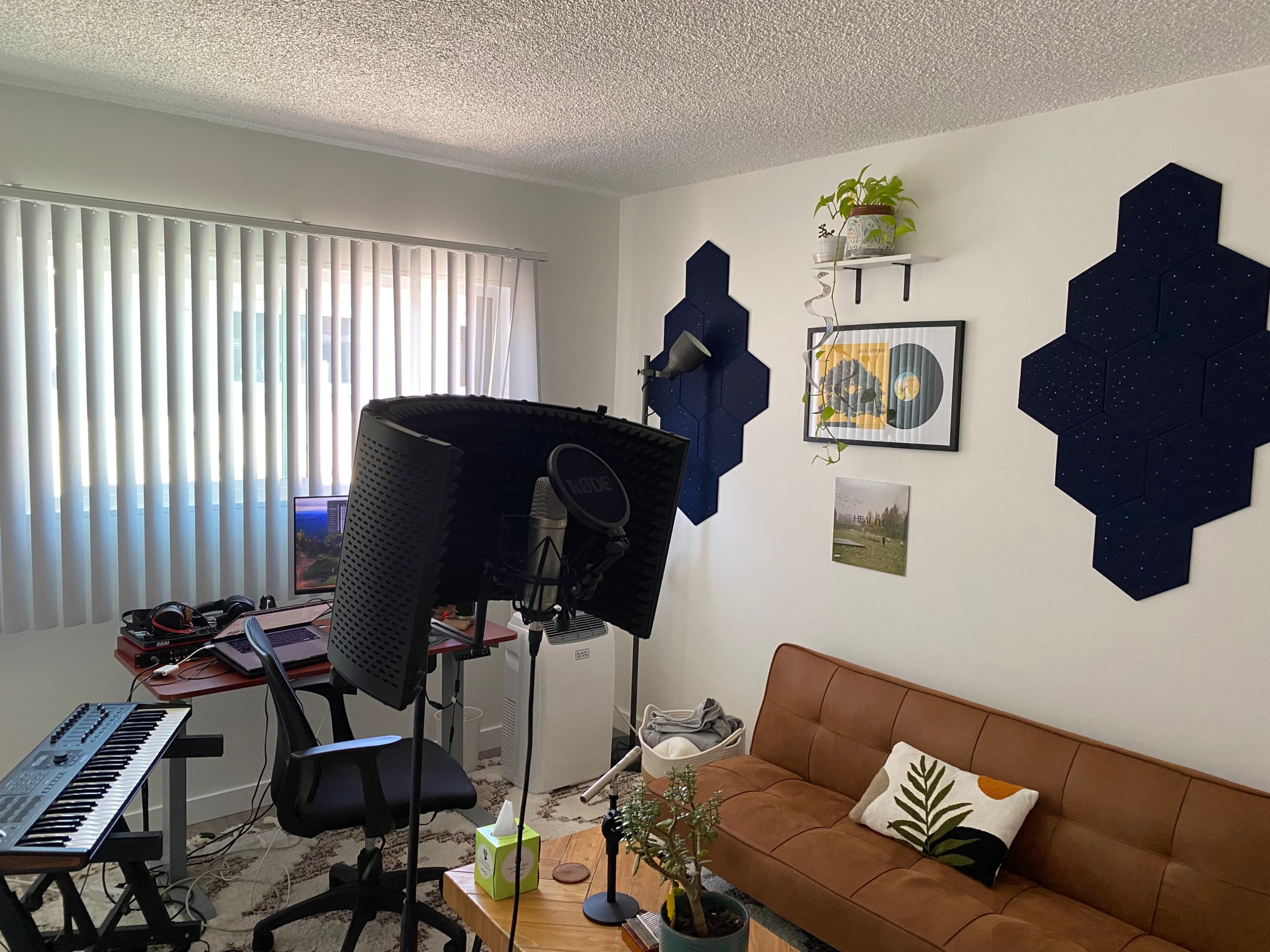 Welcoming Music & Podcast Studio in LA *ENGINEER INCLUDED* Image in Palms, Los Angeles, CA