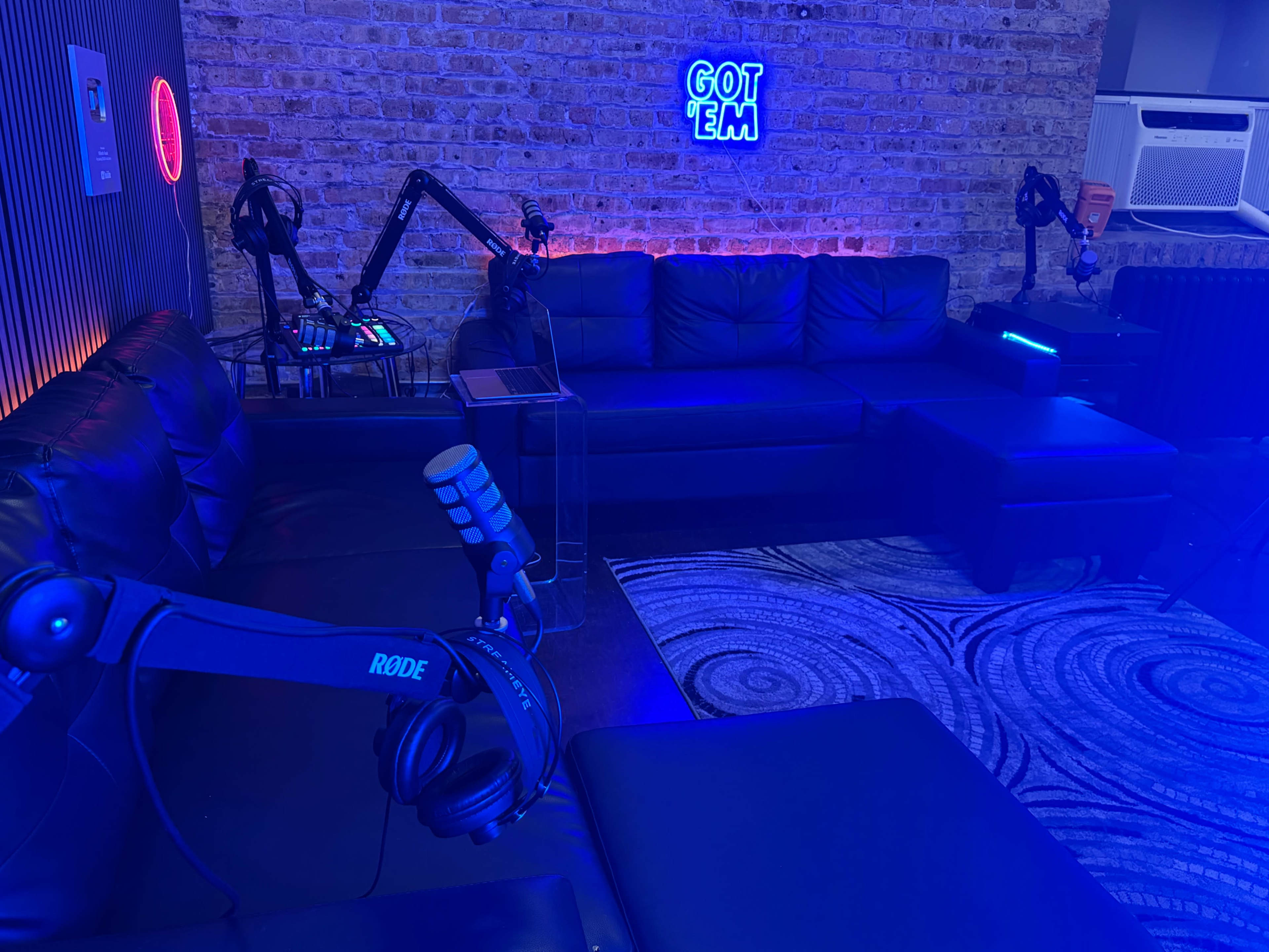 Industry Quality Led Lit Podcast/ Streaming Studio Minutes From Downtown Chicago Image in South Side, Chicago, IL