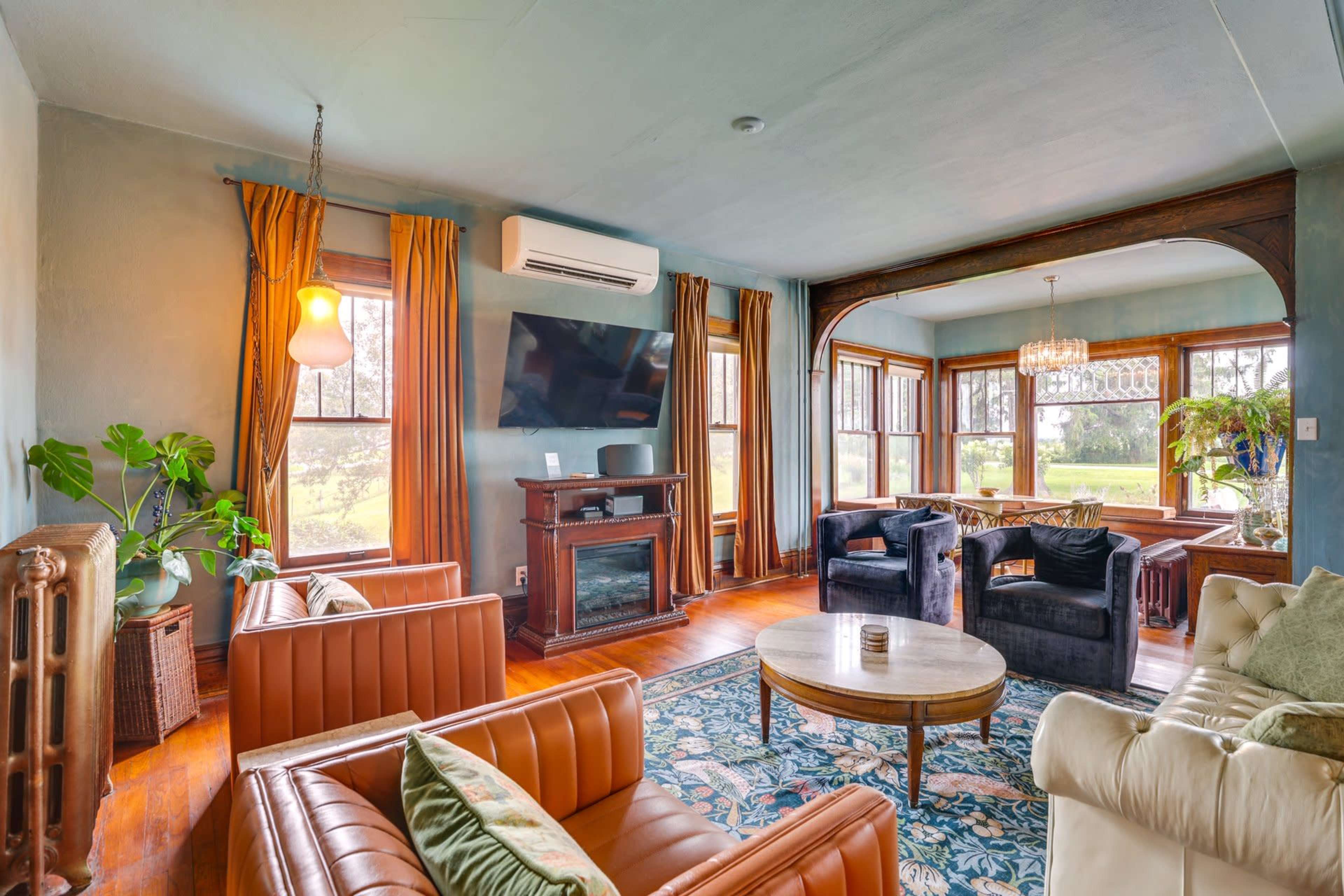 "Luxe" Farm House Image in Springdale, Mount Horeb, WI