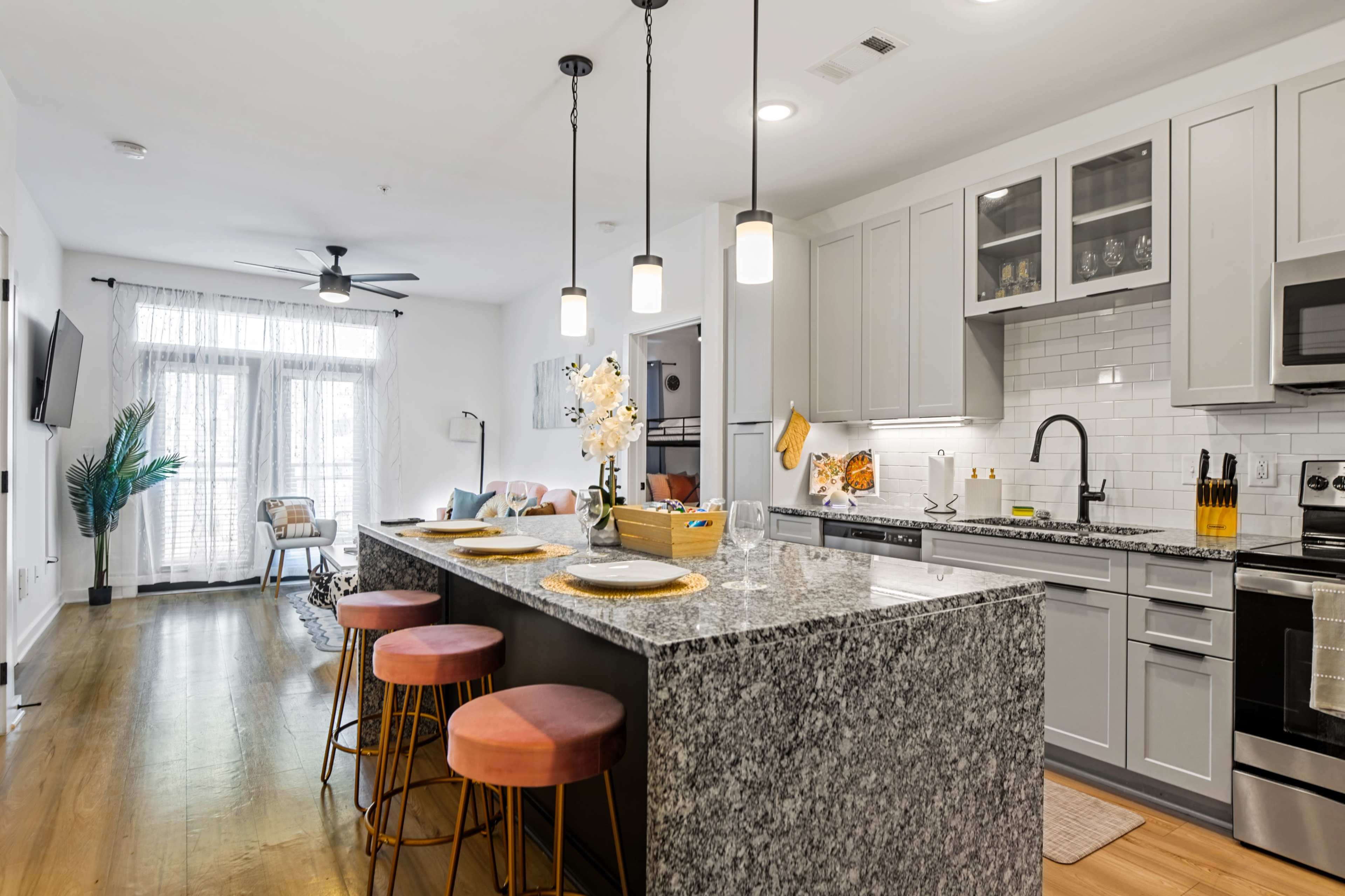 Plush Elegance Suite Image in Bellevue, Nashville, TN