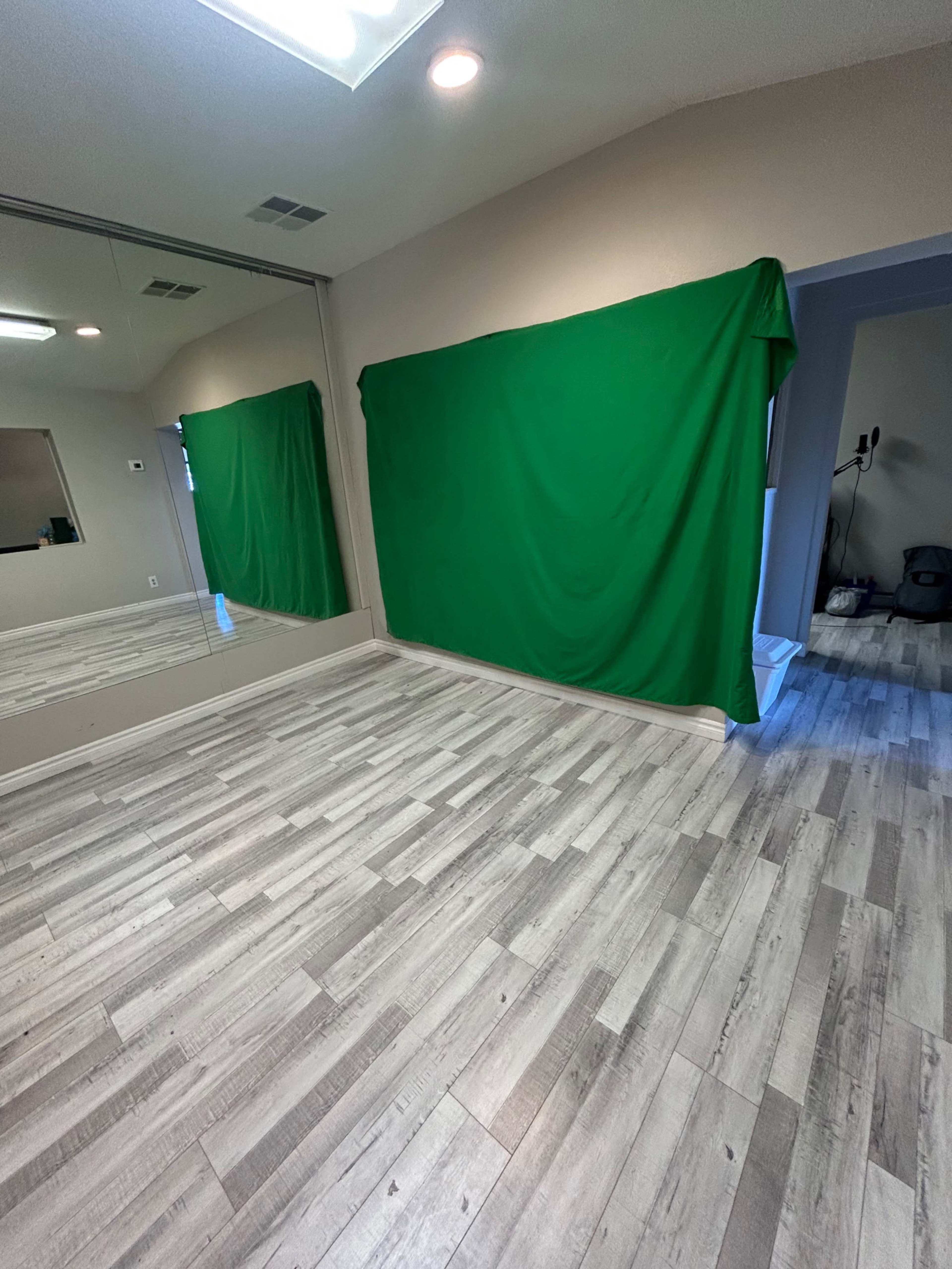 Small space to shoot podcast, music videos , and or photo shoots. Image in Winchester, LAS VEGAS, NV