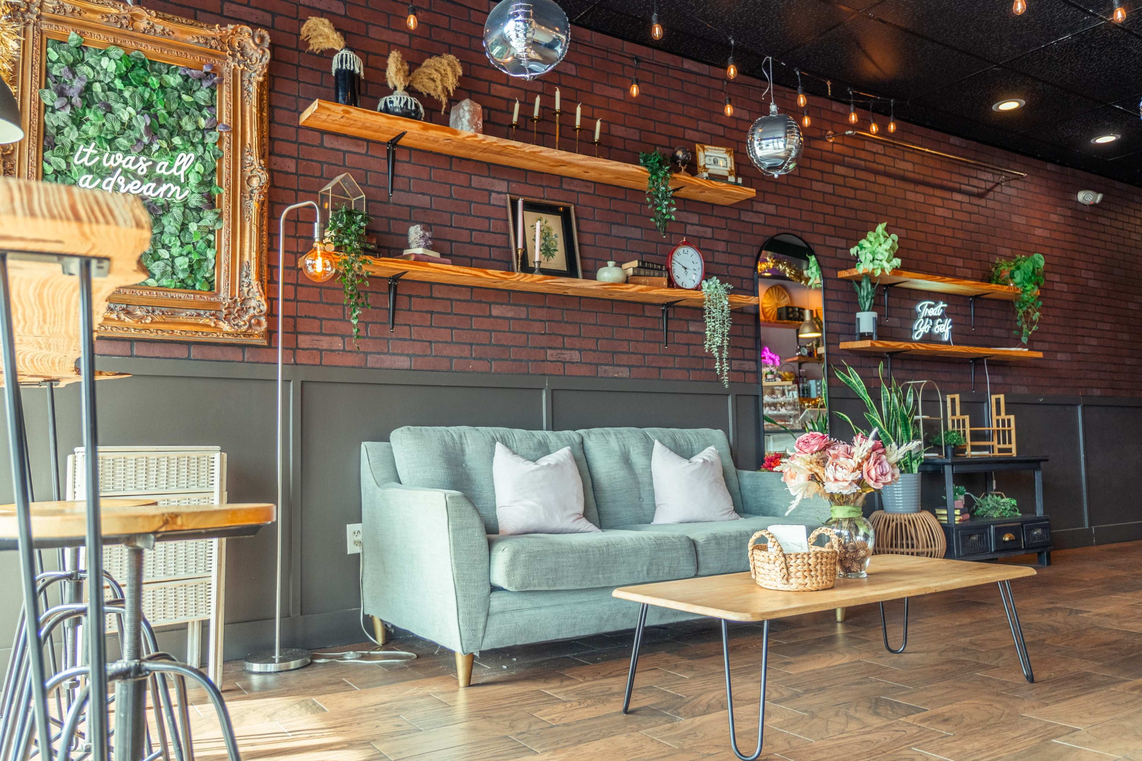 Cozy Coffee Shop-Style Venue | Perfect for Meetings, Small Gatherings & Creative Shoots Image in Ocoee, Ocoee, FL