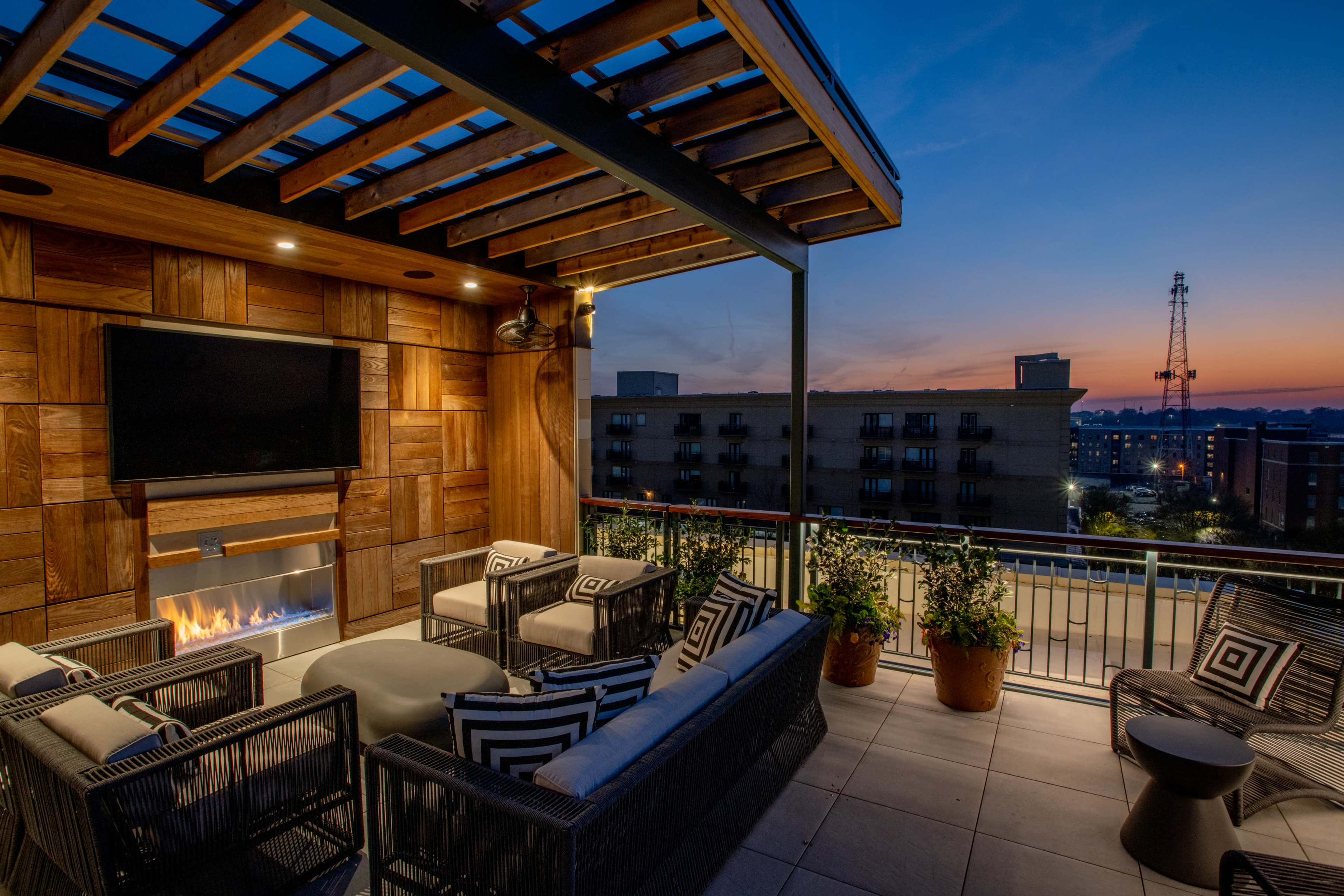 Intimate Rooftop Lounge Image in Athens, Athens, GA
